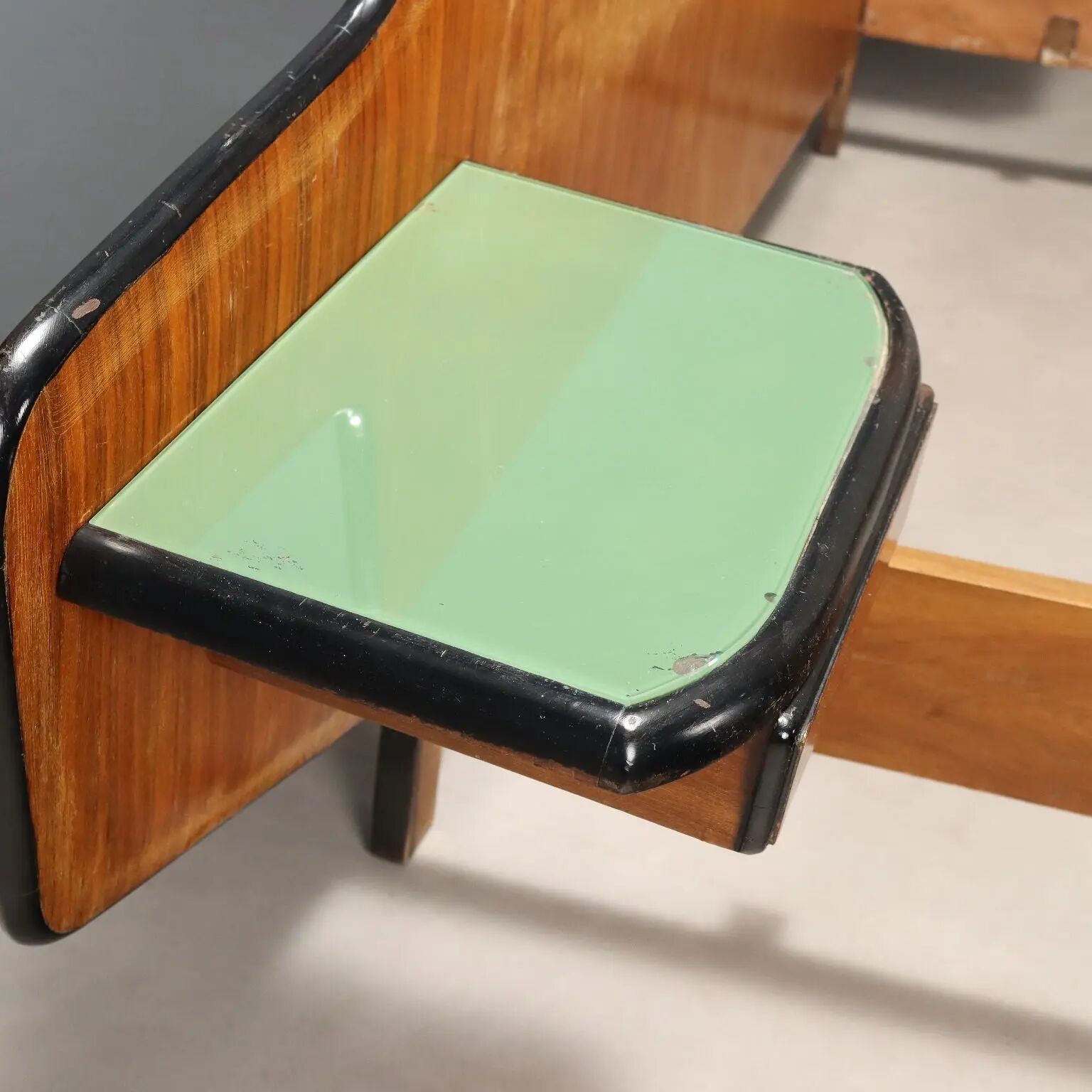 Double bed vintage with exotic wood bedside tables, 1950s design.