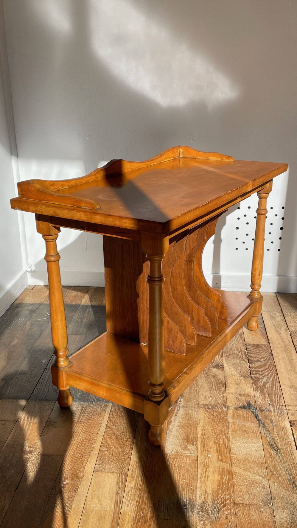 Geometric vintage record player furniture