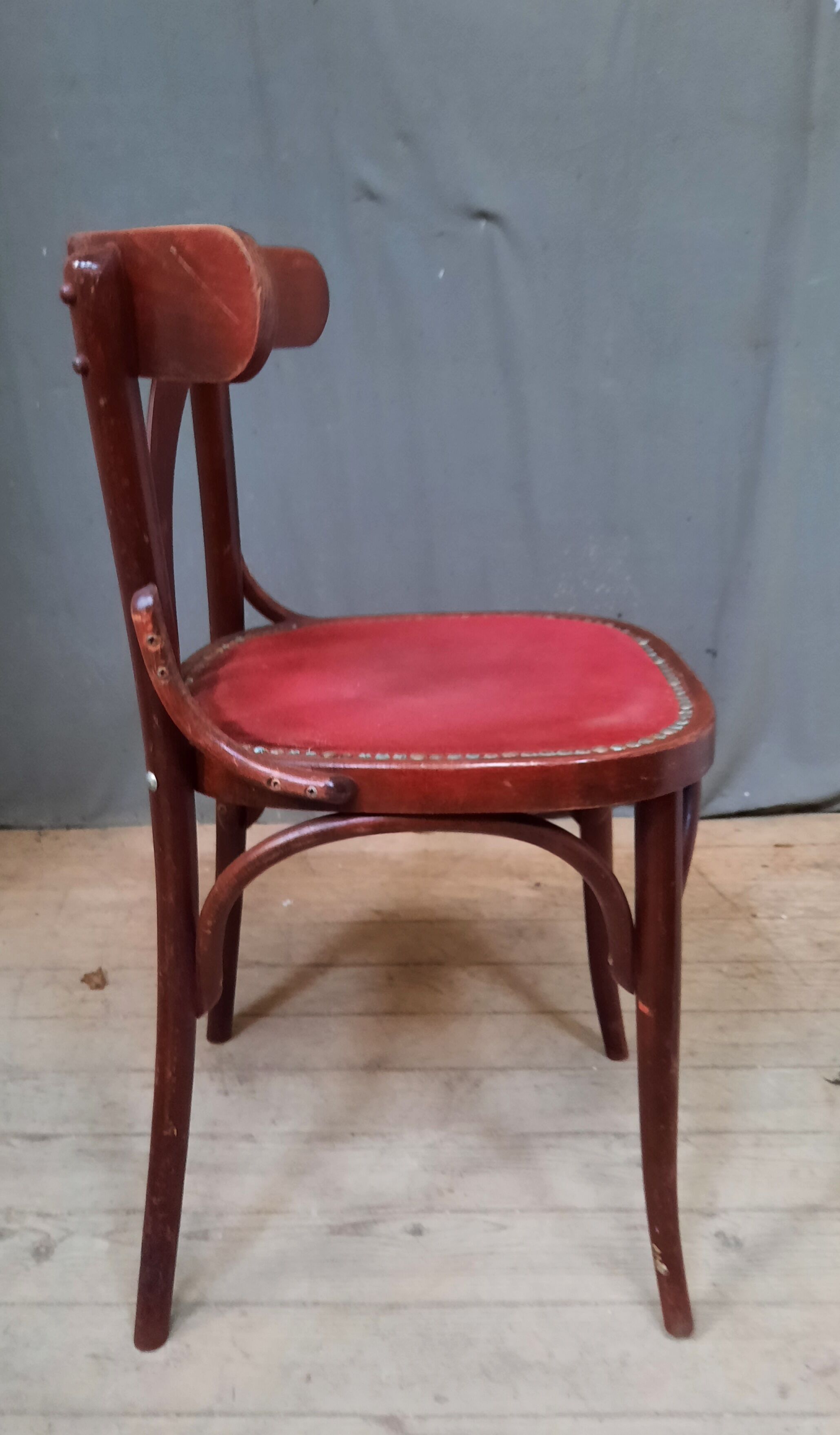 Serie de 6 chaises bistrot en bois courbé