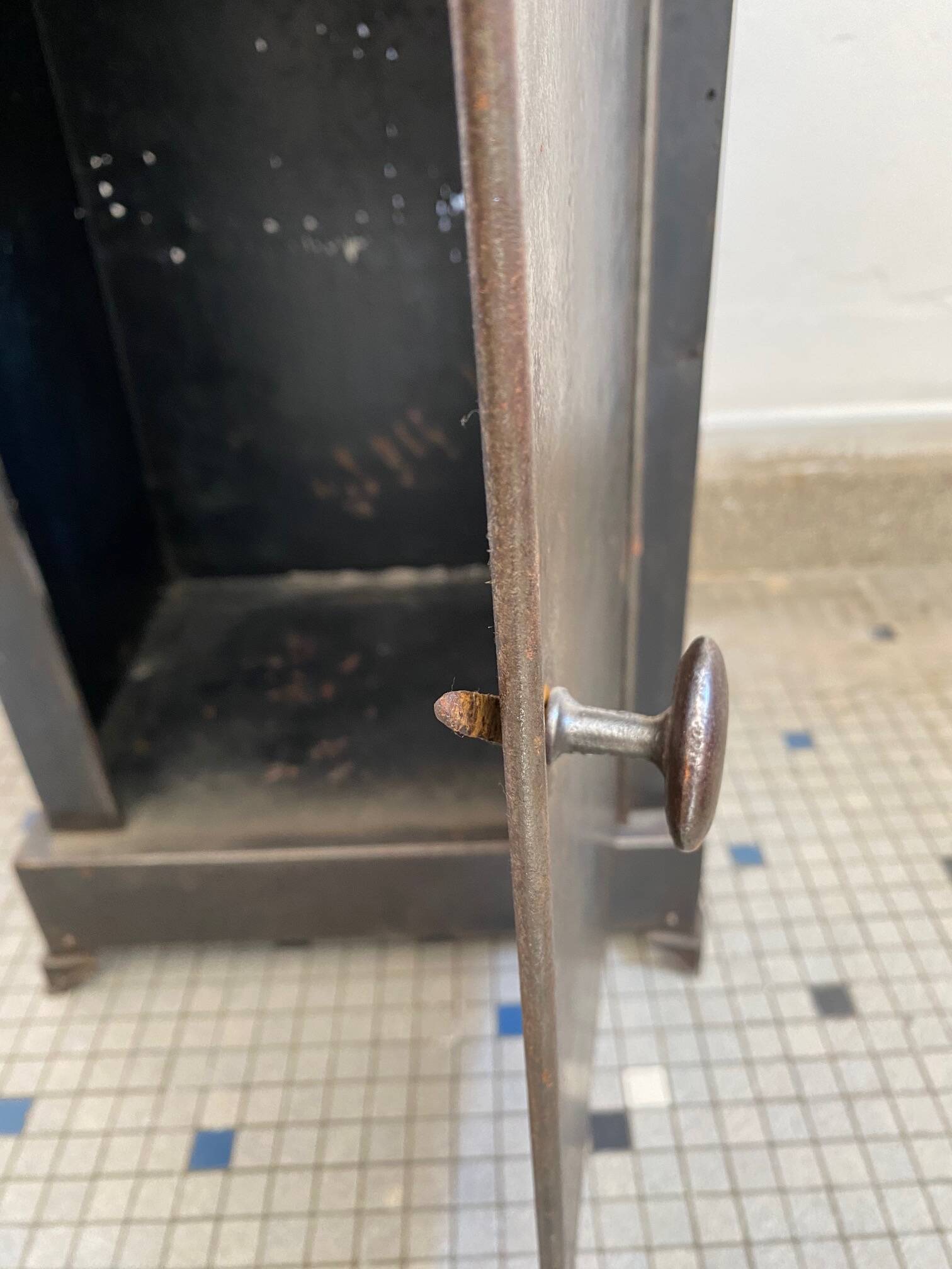 Metal bedside table from the 20s and 30s