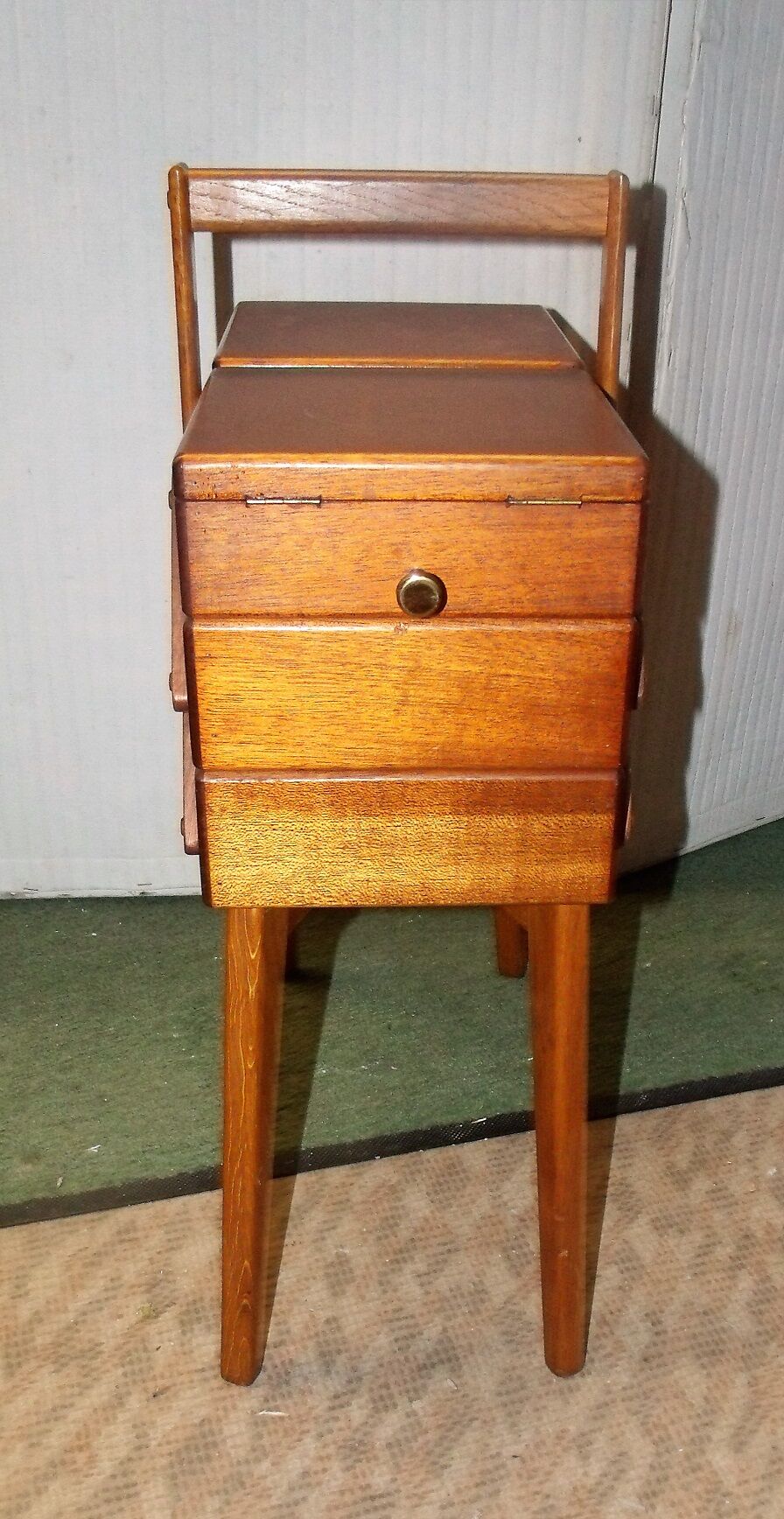 Box worker sewing box wood 1950 book