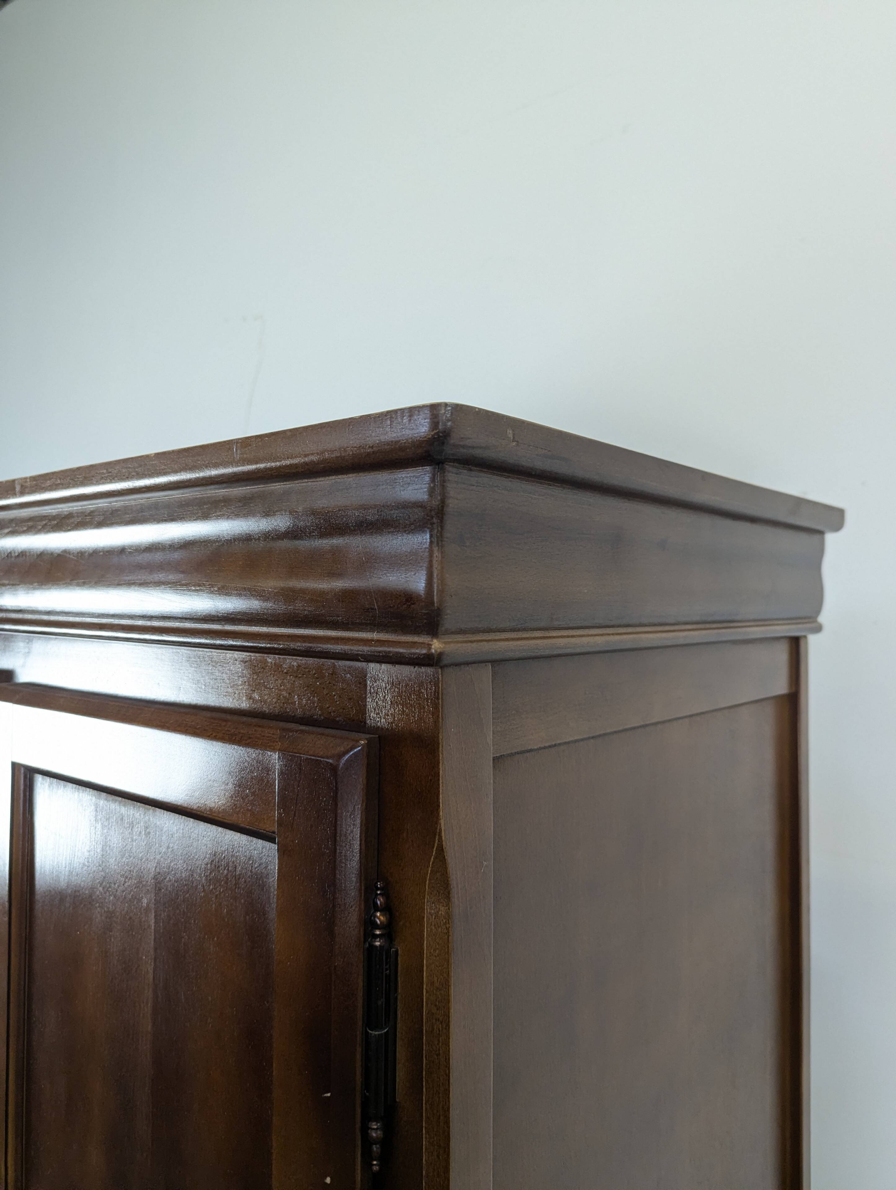 Armoire de style Louis Philippe en merisier