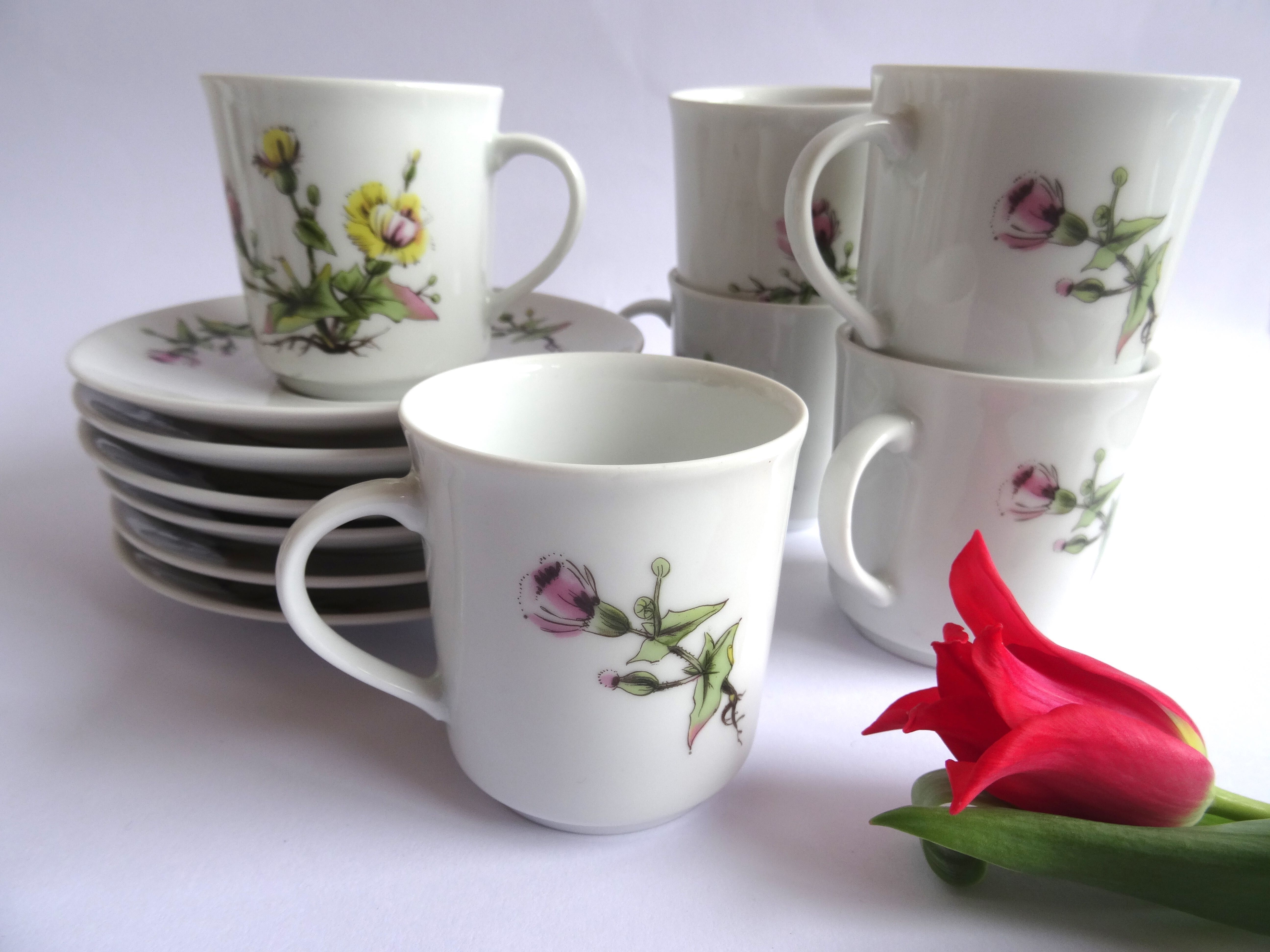 Mobil porcelain coffee cups