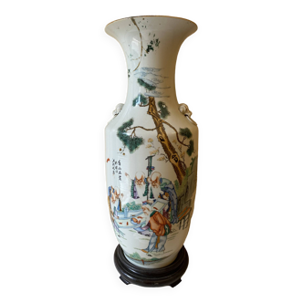 Large Chinese porcelain vase