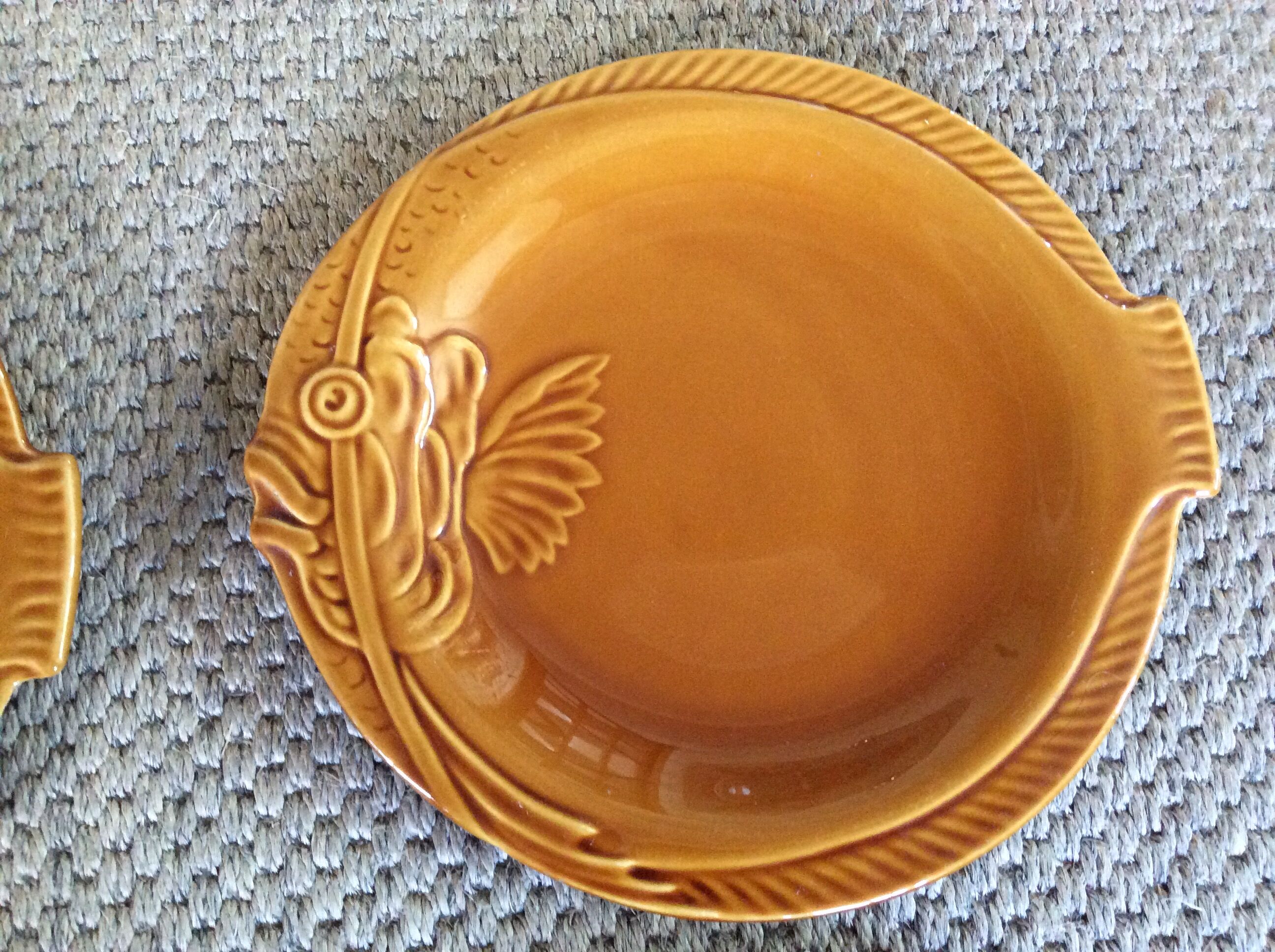 Series of 4 fish plates