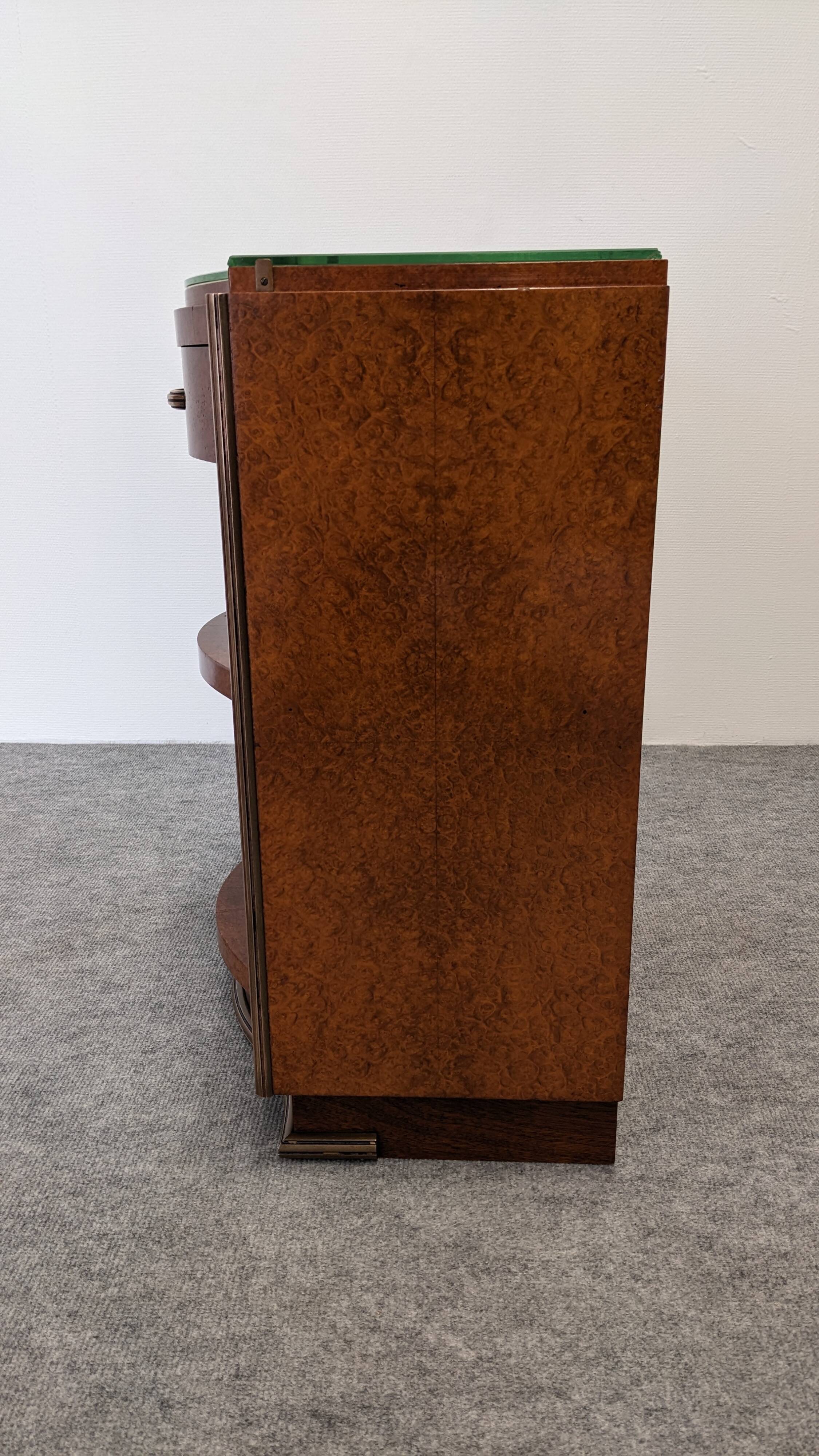 Pair of Art Deco amboyna burl bedside tables circa 1920