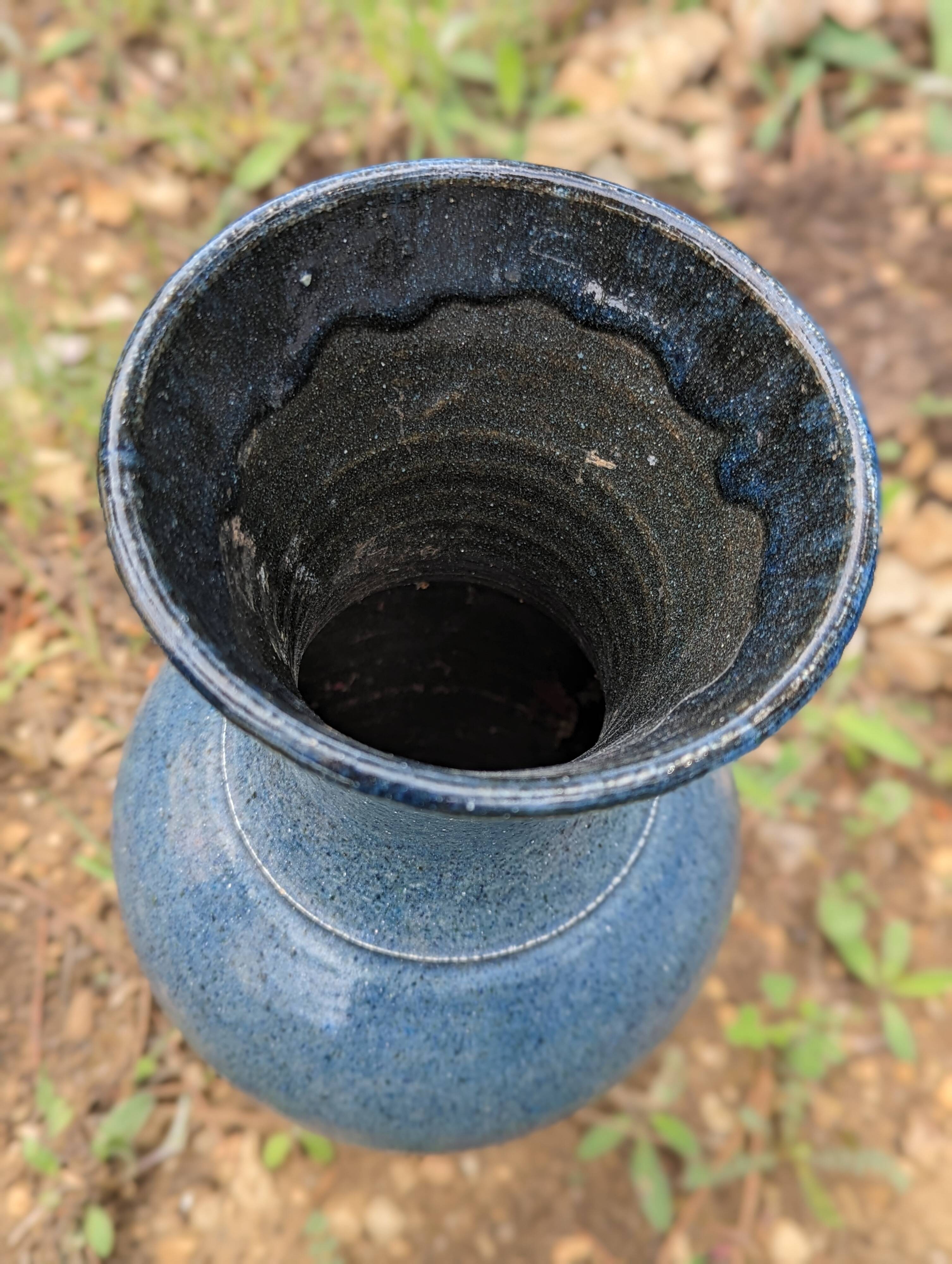 Accolay, ceramic vase