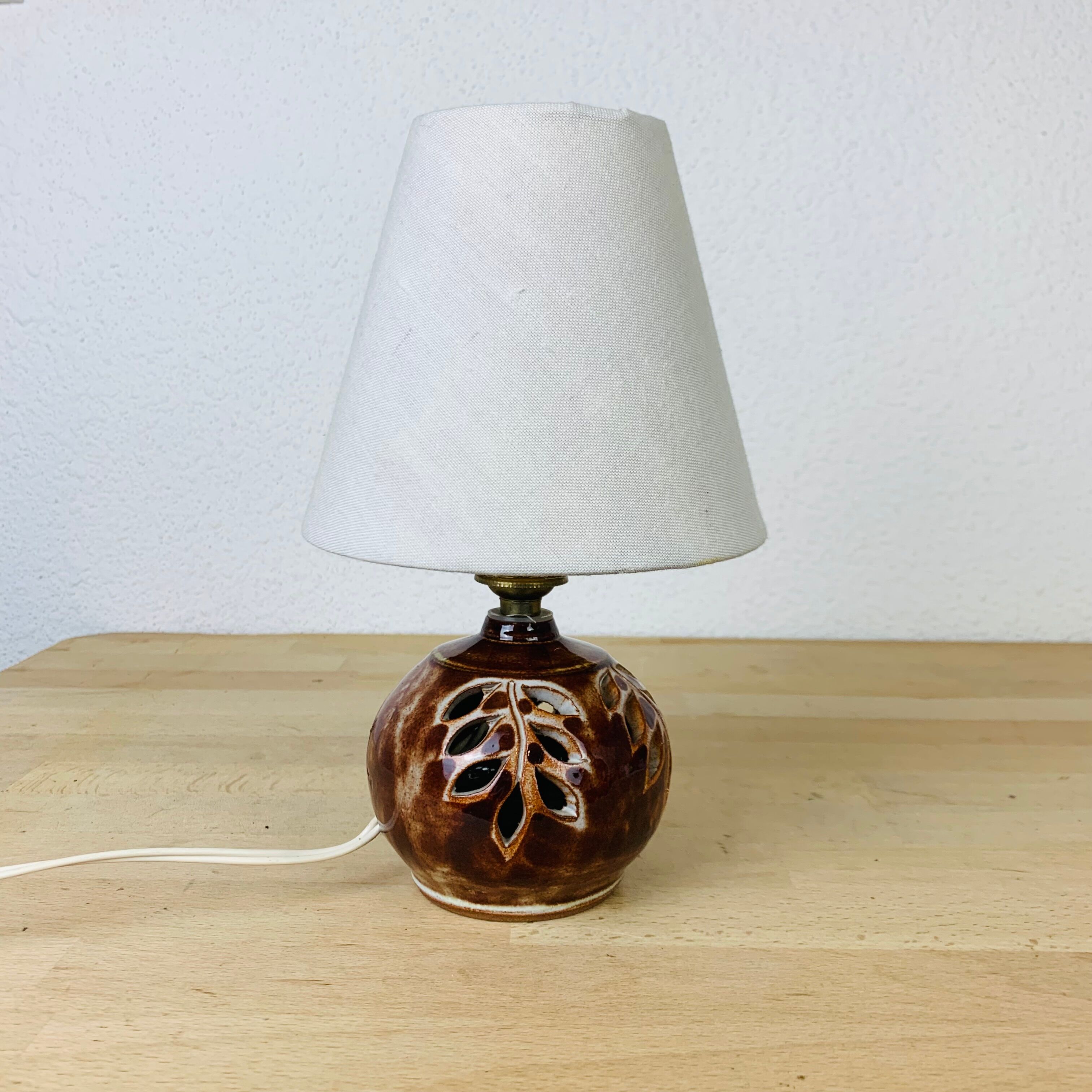 Openwork ceramic ball lamp foliage