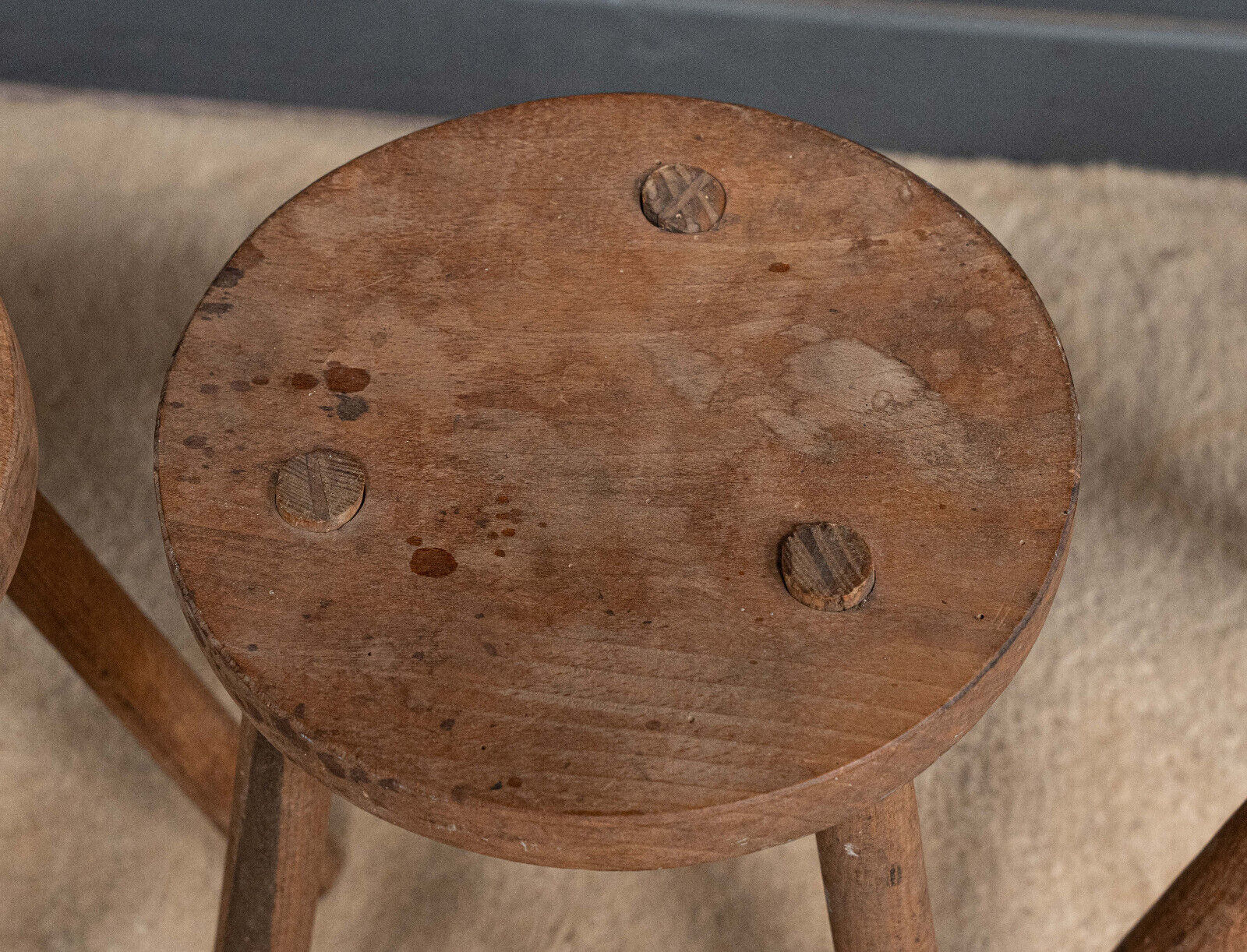 Suite of 3 brutalist stools XXth tripod feet