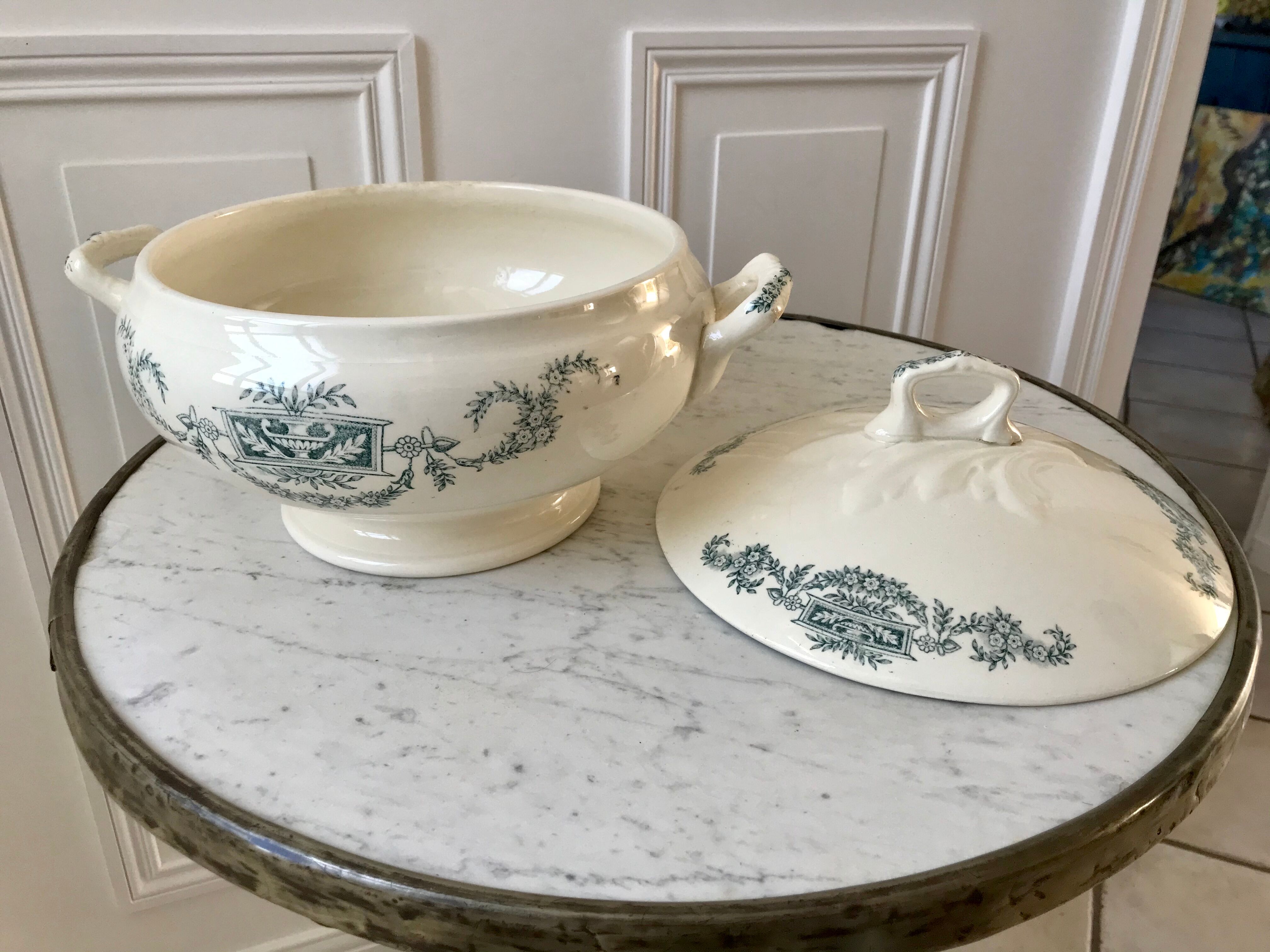 Soup pot Terre de Fer Longchamp model "Lutèce" late nineteenth