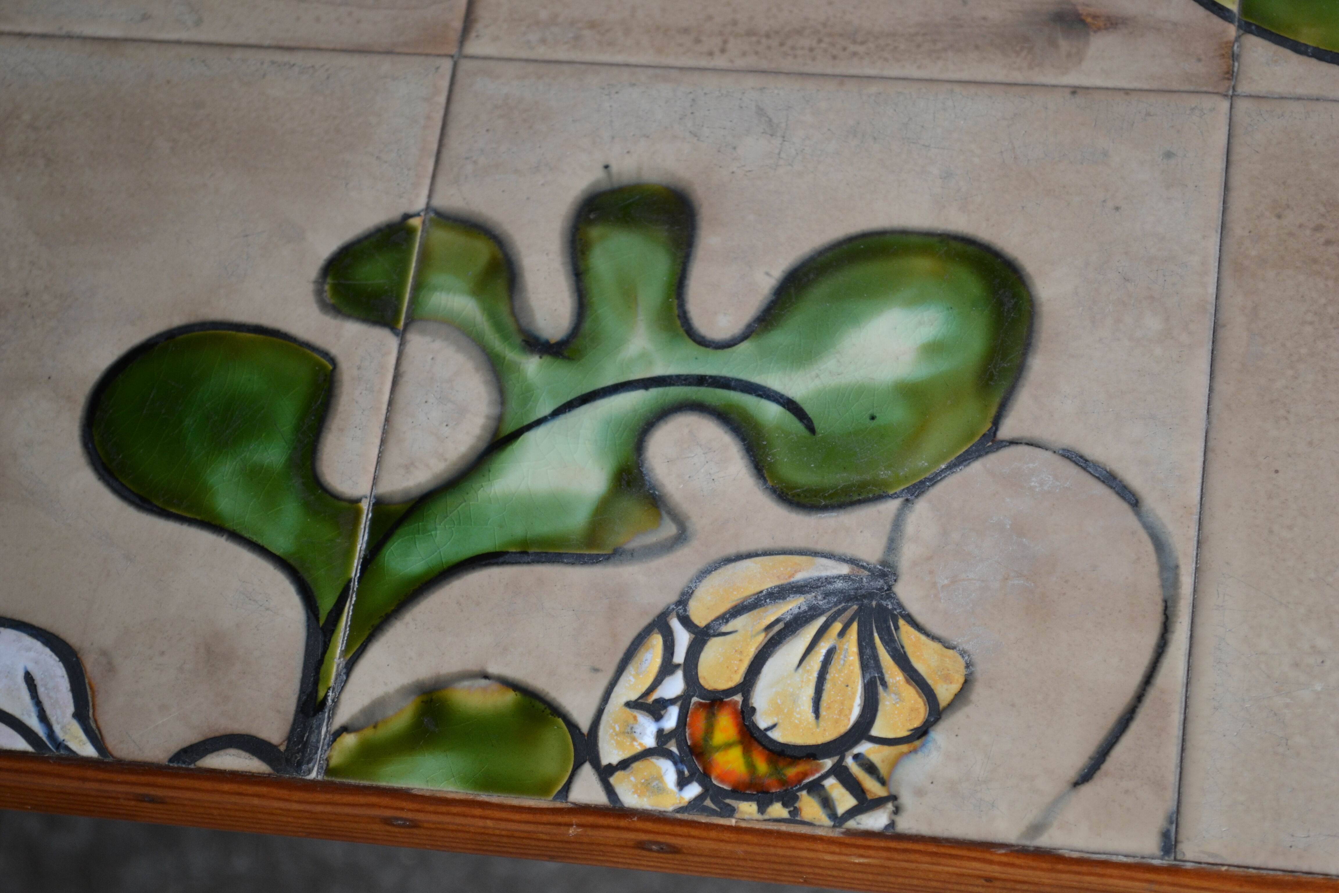 pull-out tables Vallauris, signed 'the wheel' ceramic, chrome foot