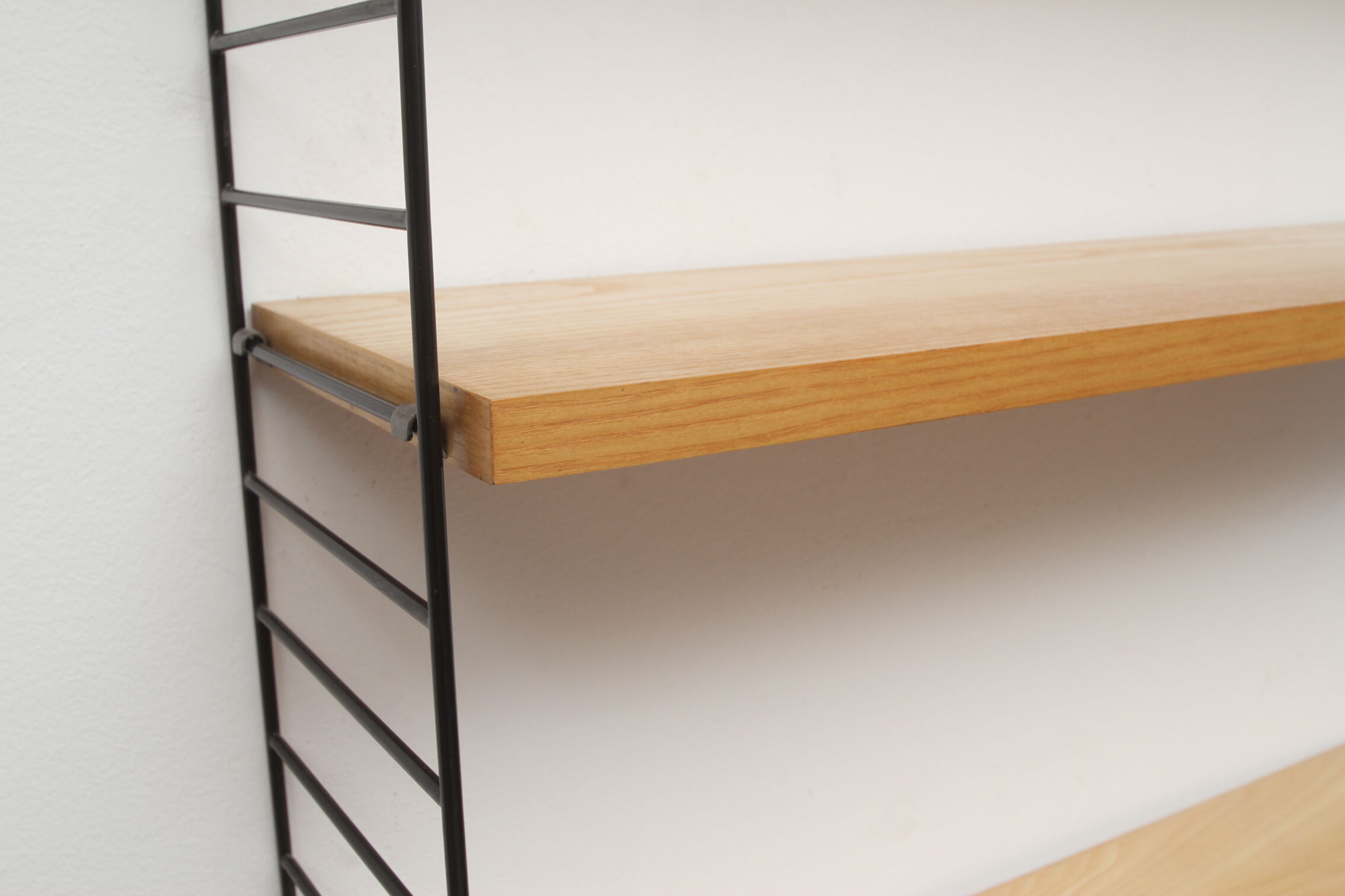 1960s wall unit in ash with 5 shelves, Nisse Strinning