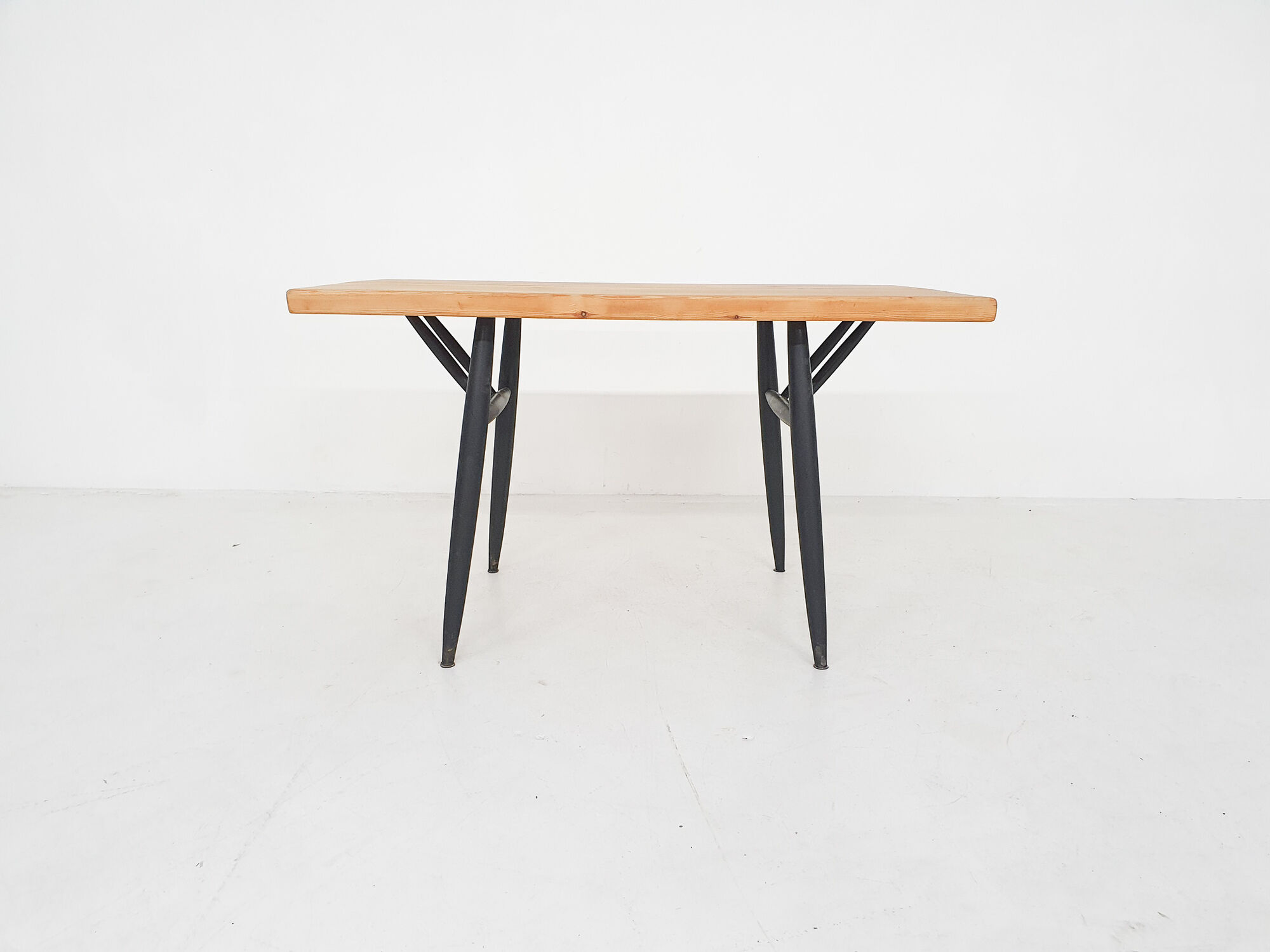 Table à manger Ilmari Tapiovaara Pirkka pour Laukaan Puu Finnland, 1955