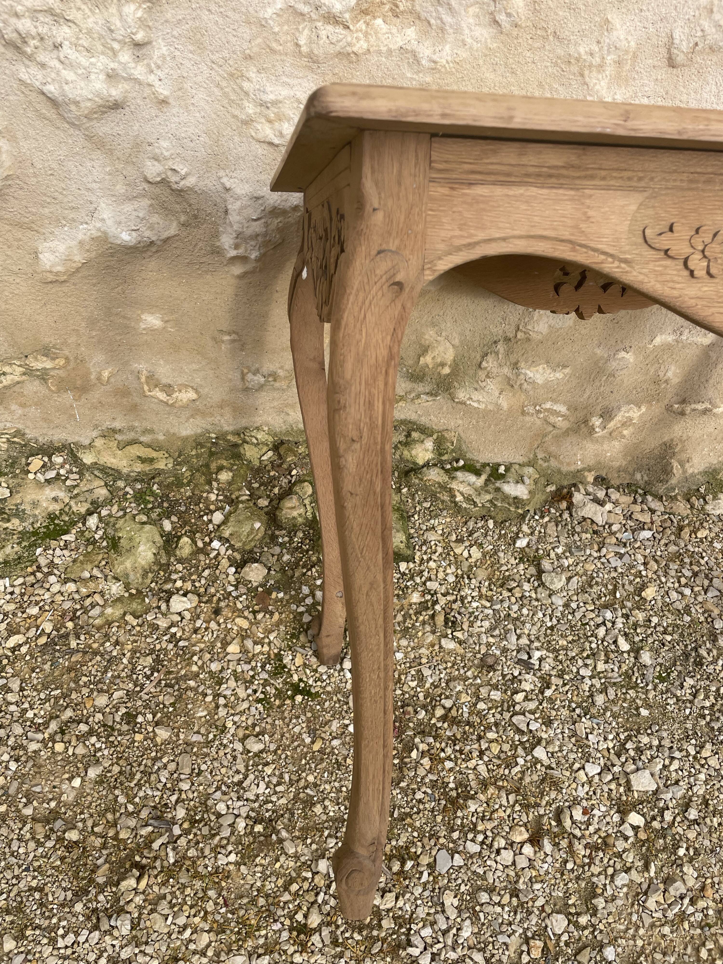 Petite table d’appoint en chêne
