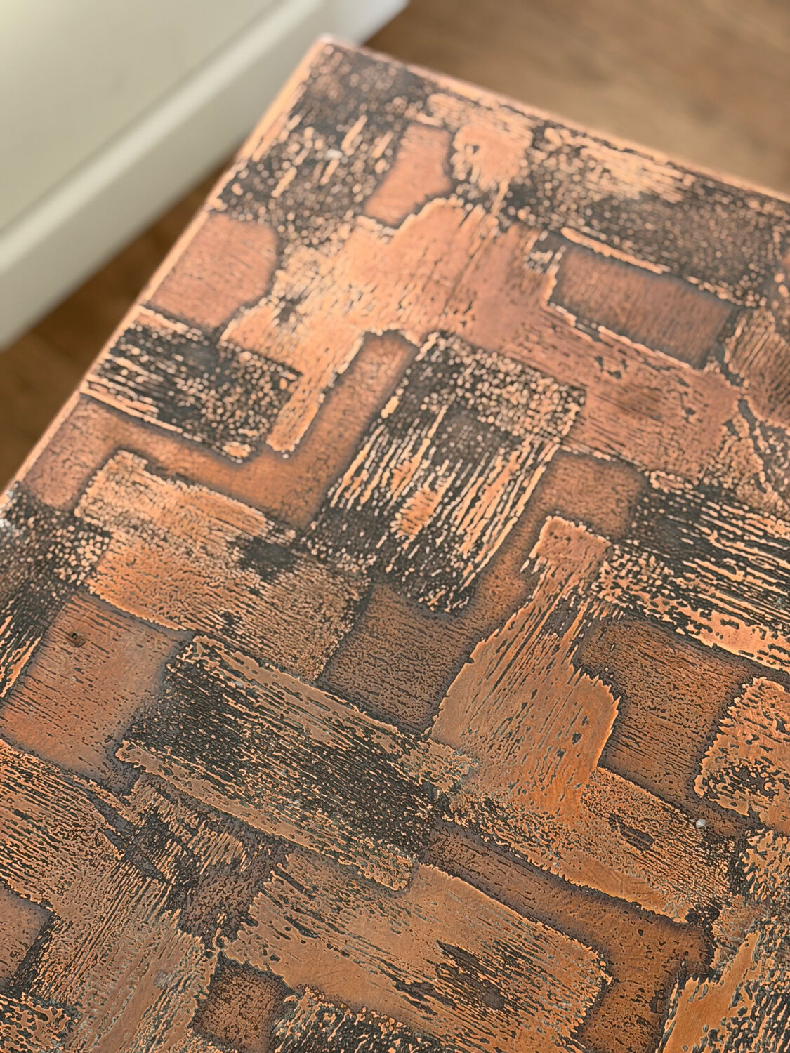 Brutalist coffee table, hammered copper 70 – in the style of H. Lilienthal.