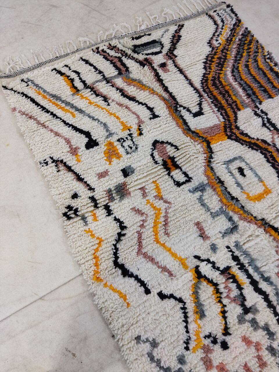 Handmade moroccan berber rug 252 x 138 cm