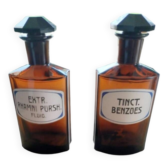 Duo of pharmacy bottles