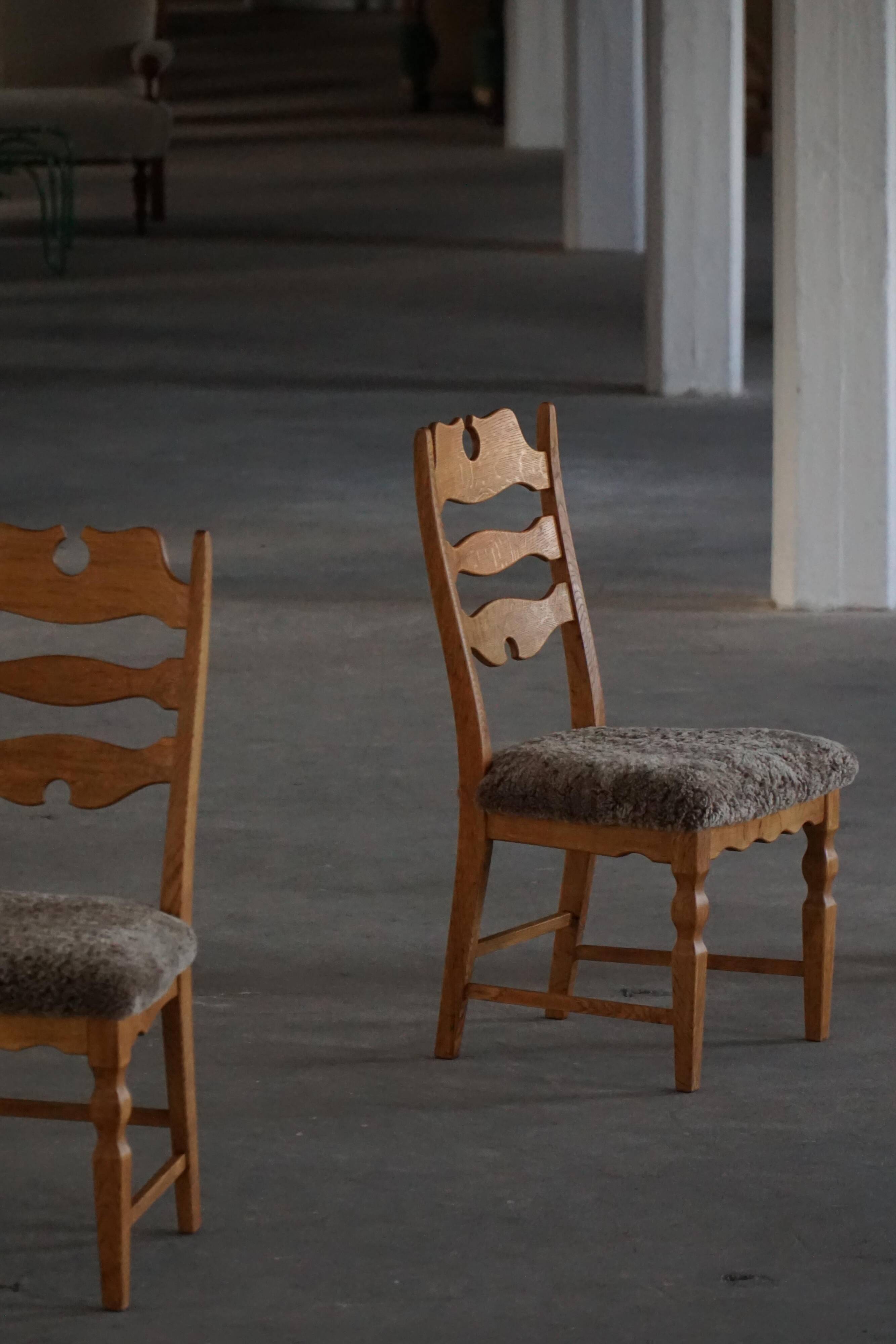 Denmark mid-century, set of 8 oak and lambswool chairs, Henning Kjærnulf, 1960s