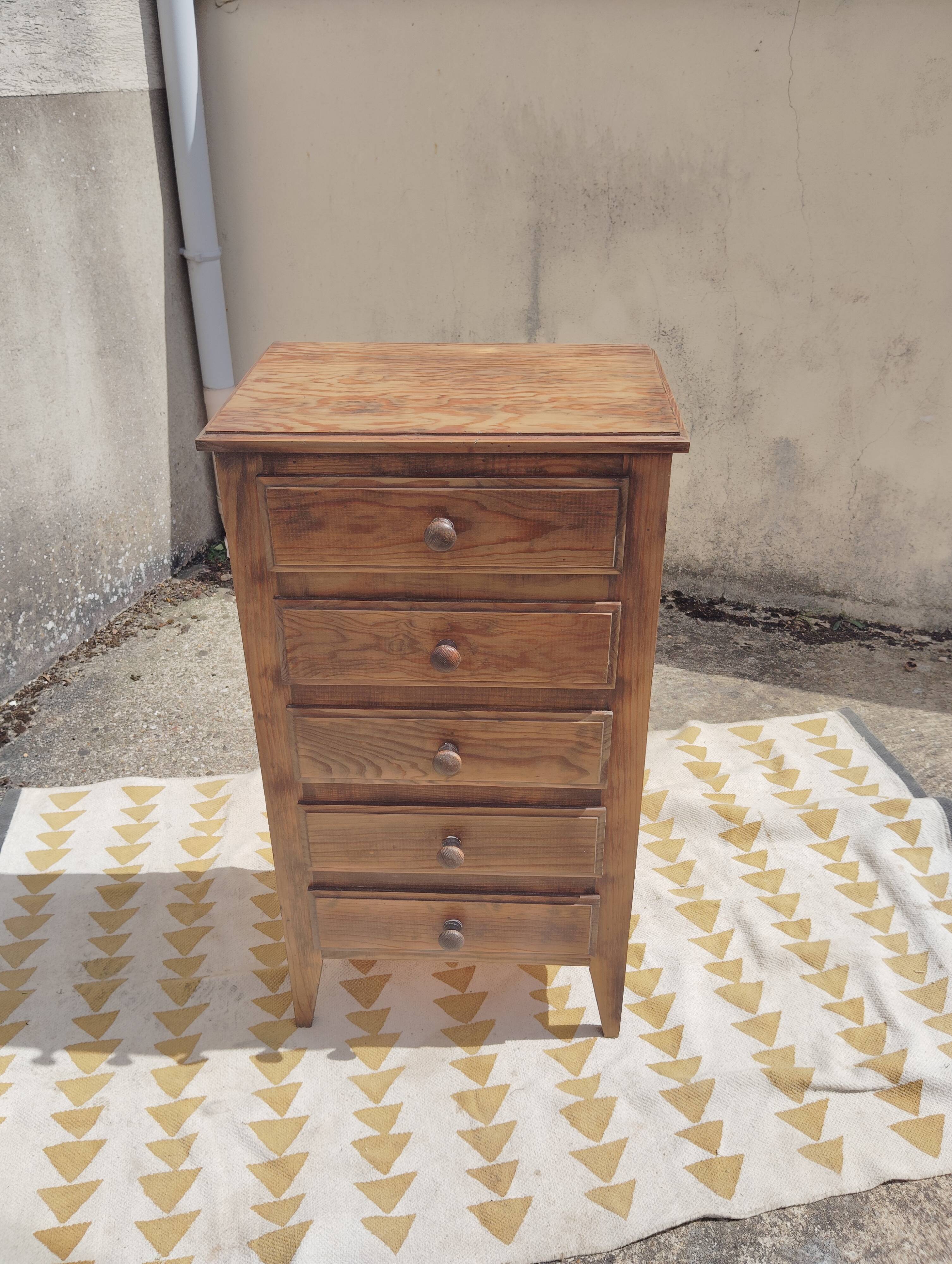 Commode/chest of drawers with tapered legs