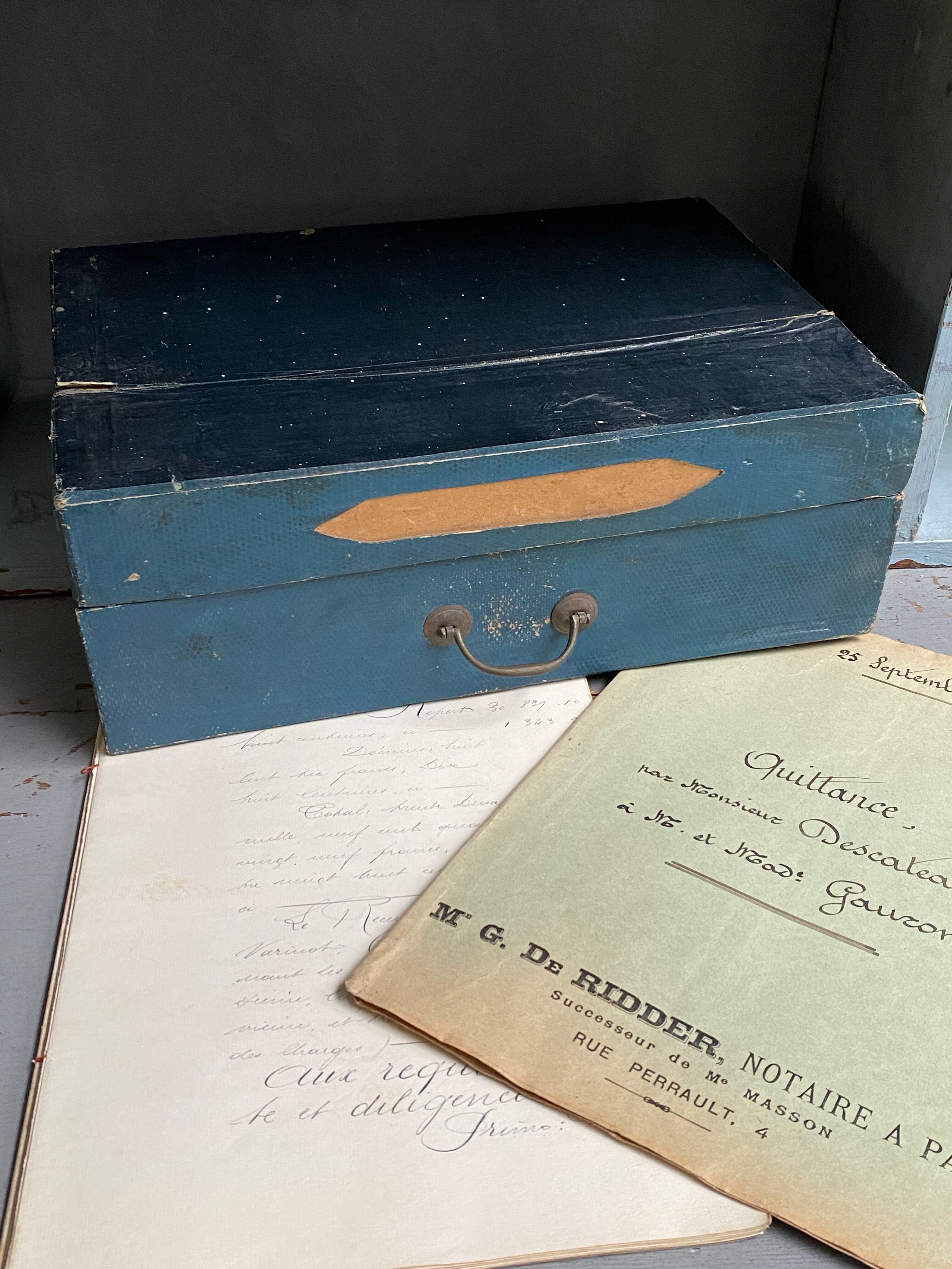 Former notary cardboard maker