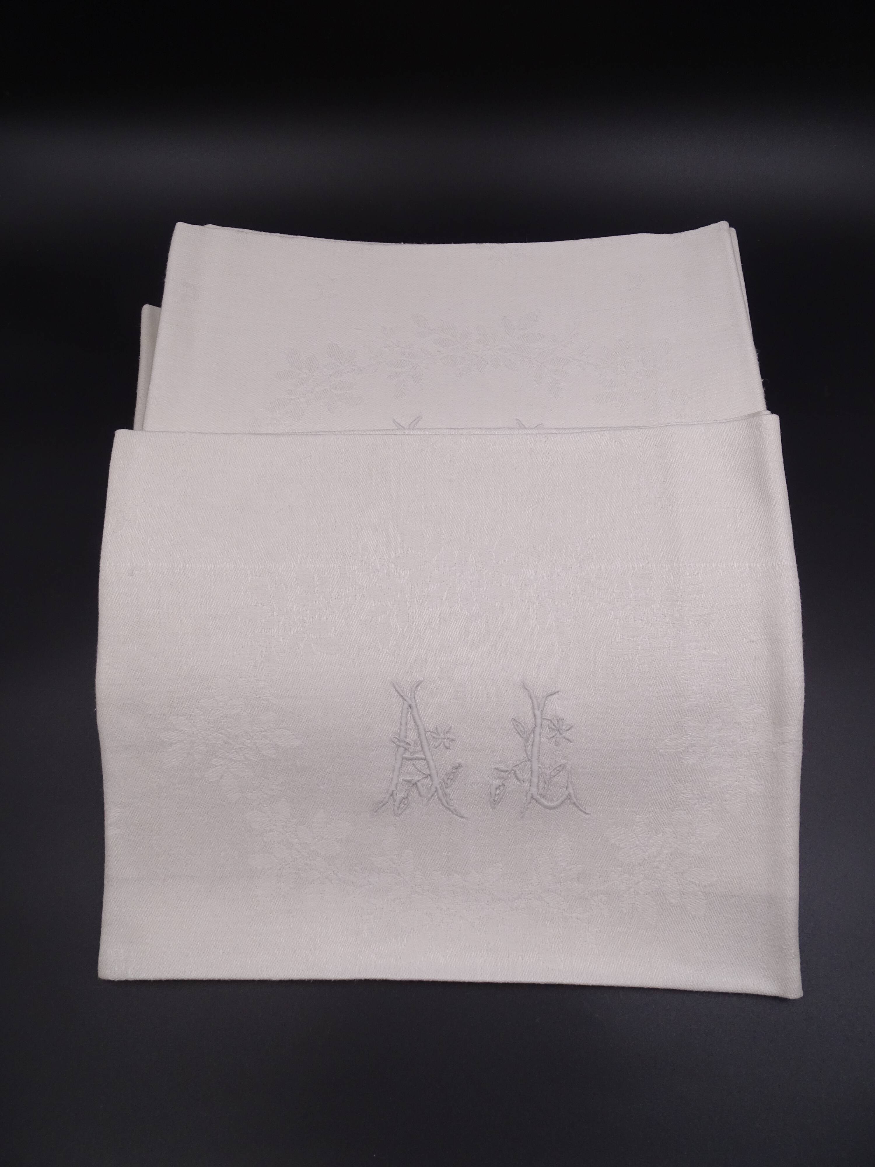 12 monogrammed cotton pad towels AL - Circa 1900
