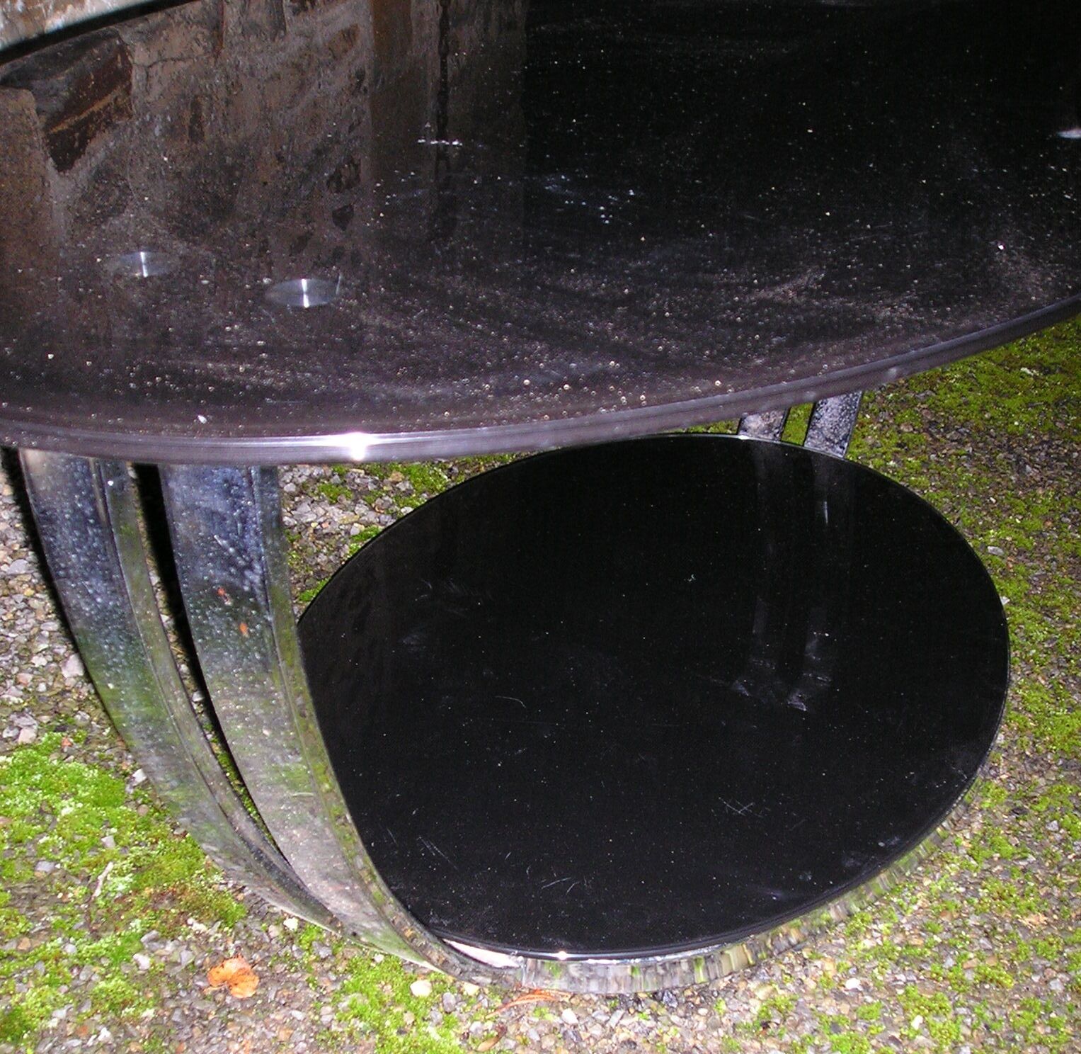 Table basse ovale en métal chromé et verre fumé 70's