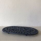 Cast iron trivet made of enameled cast iron