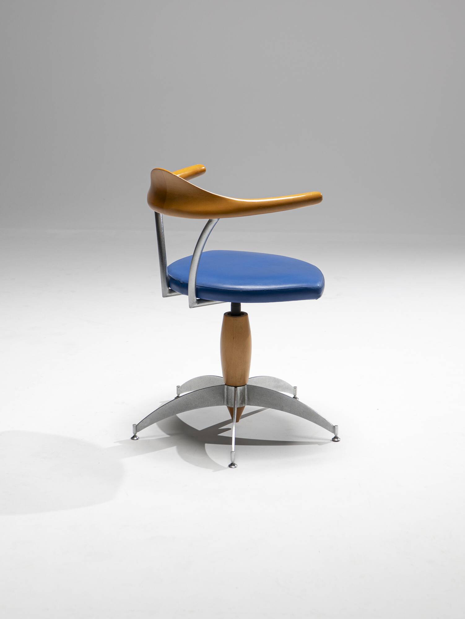 Chaise pivotante, Italie, années 1980