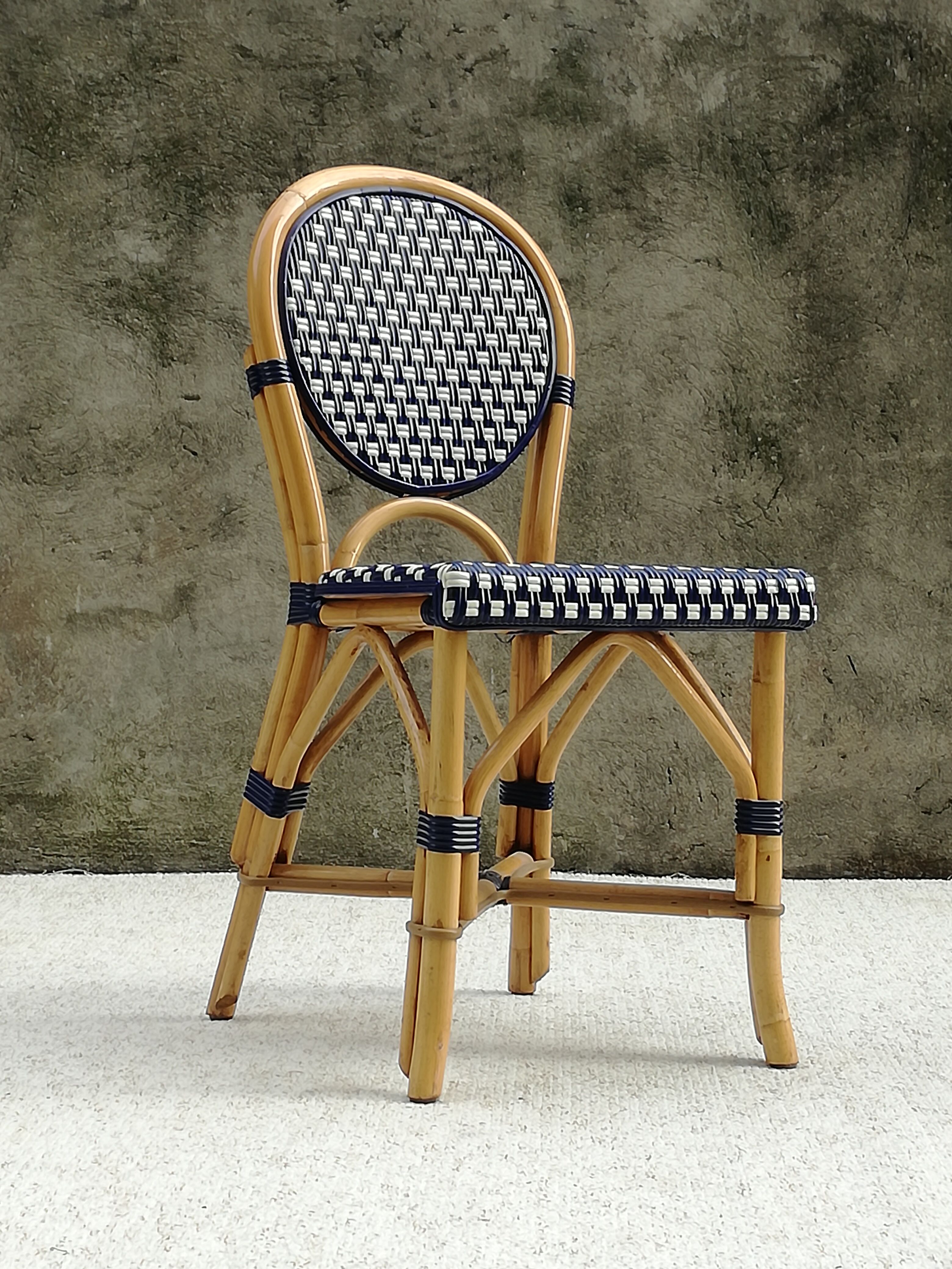Chaise de terrasse de bistrot parisien