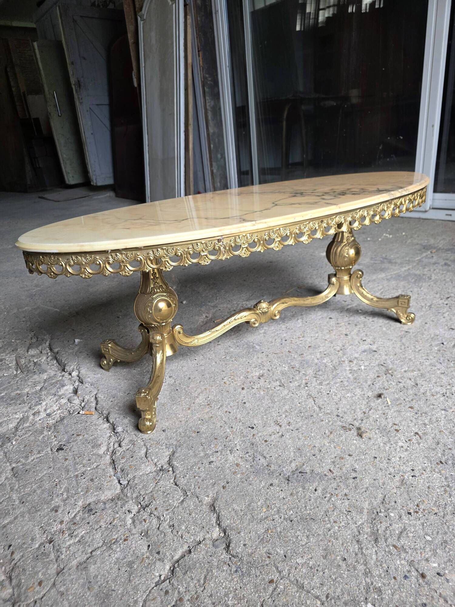 Table basse en bronze et marbre années 1960