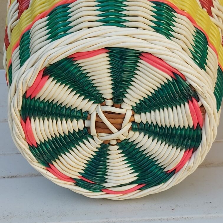 Vintage viresa scoubidou bottle