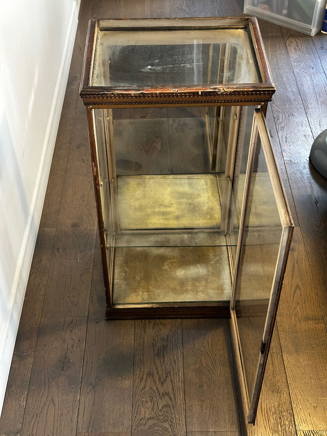 Counter display cabinet in wood and glass in Louis XVI style, 19th century.