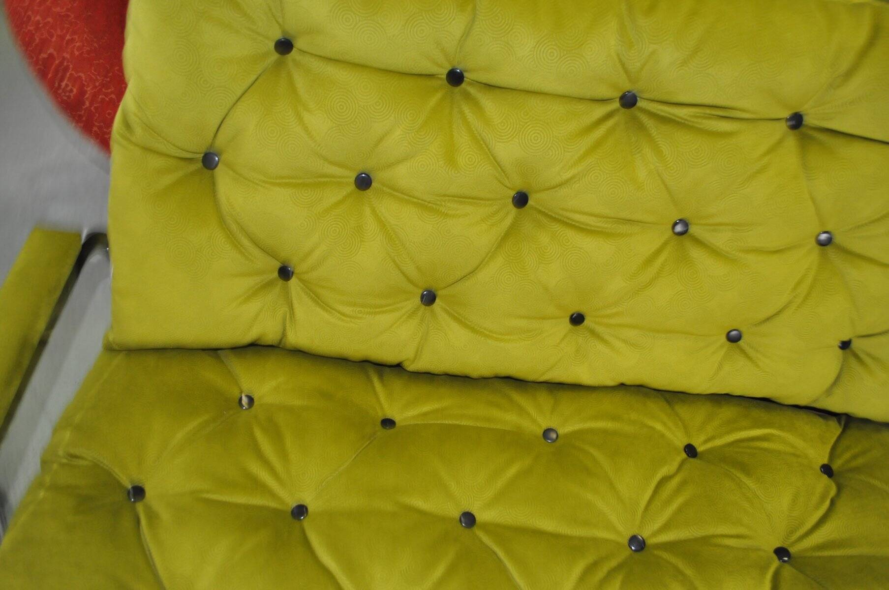 1960s sofa set with 2 seats and 2 armchairs in chartreuse fabric, original metal legs.