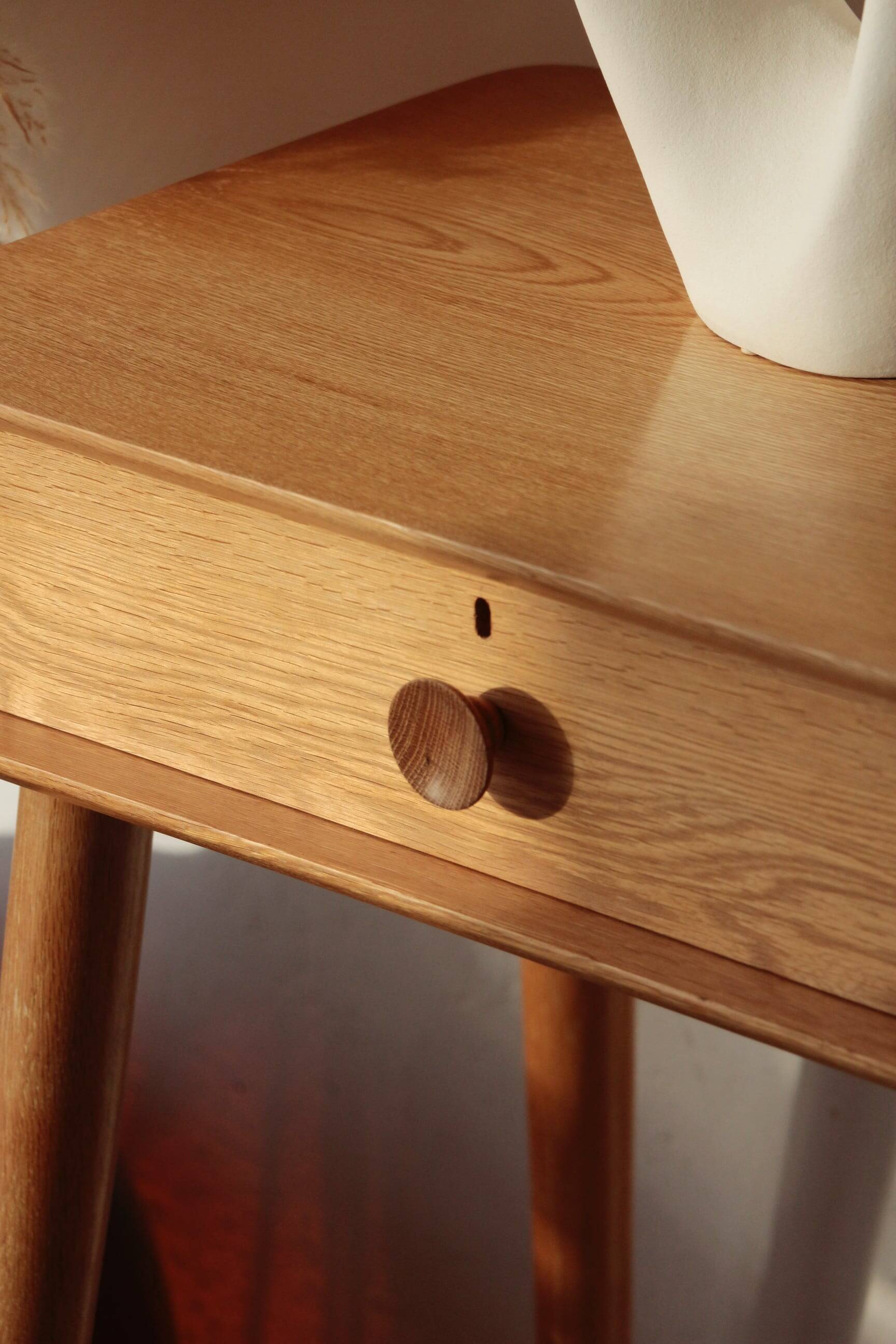 Console Vintage en Chêne Massif – Pieds Fuseaux & 2 Tiroirs