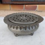 Old pique flowers on pewter feet 95%