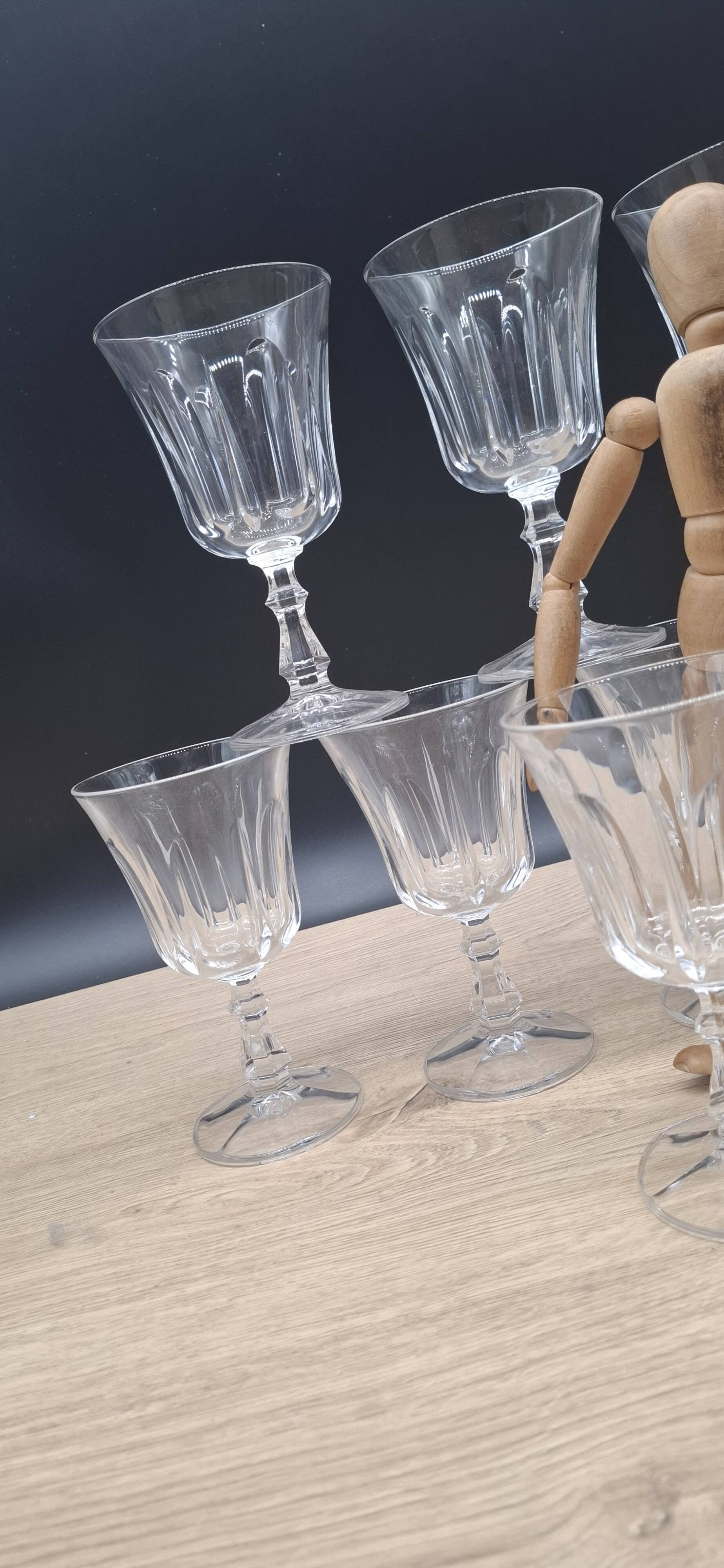 Set of 8 large Baccarat Lauzun crystal wine glasses