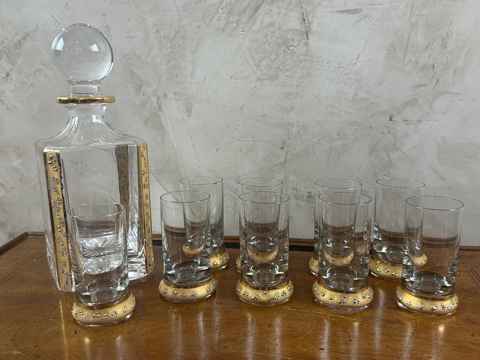 Carafe and 7 liqueur glasses