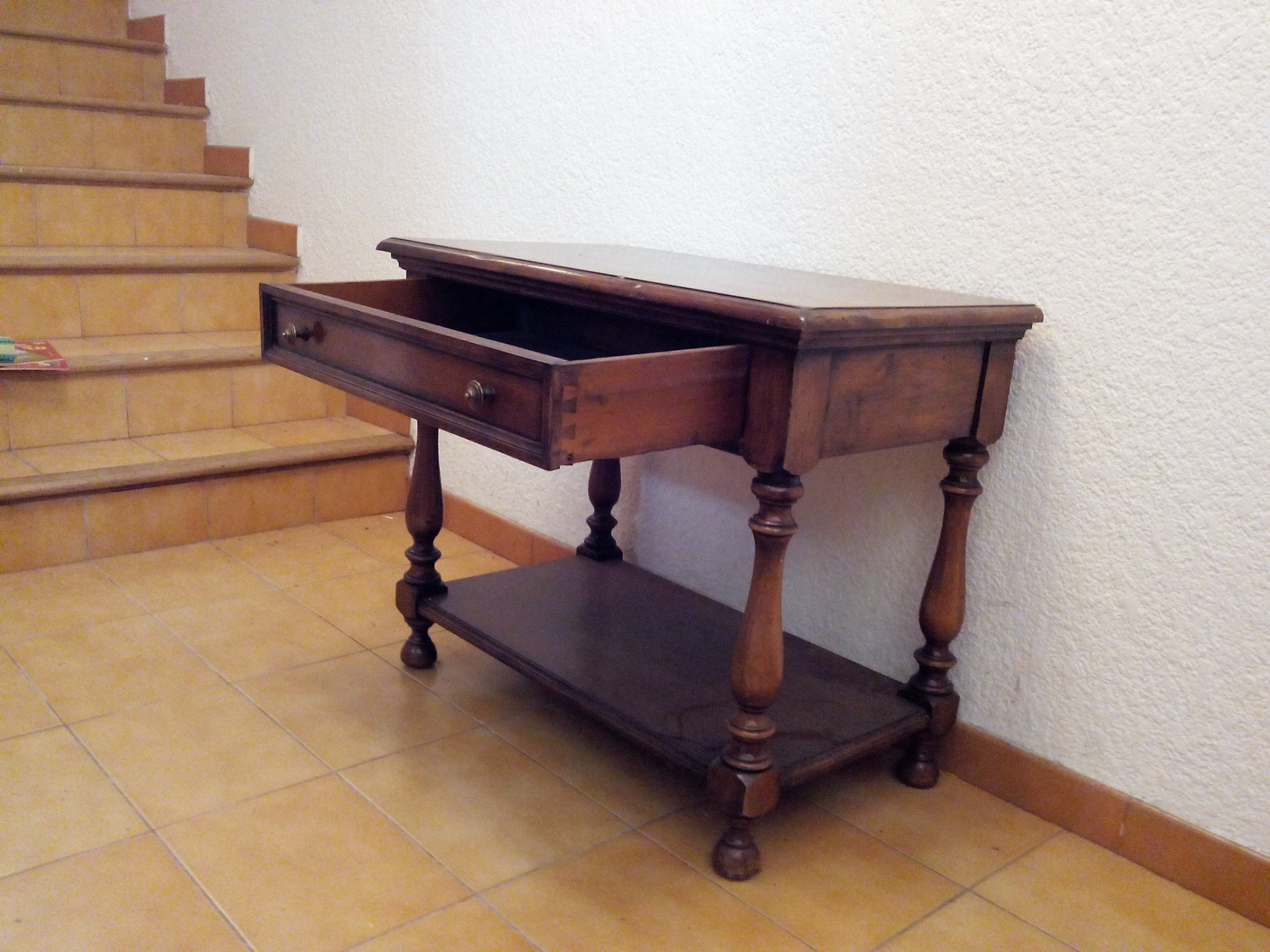 Console table in Walnut
