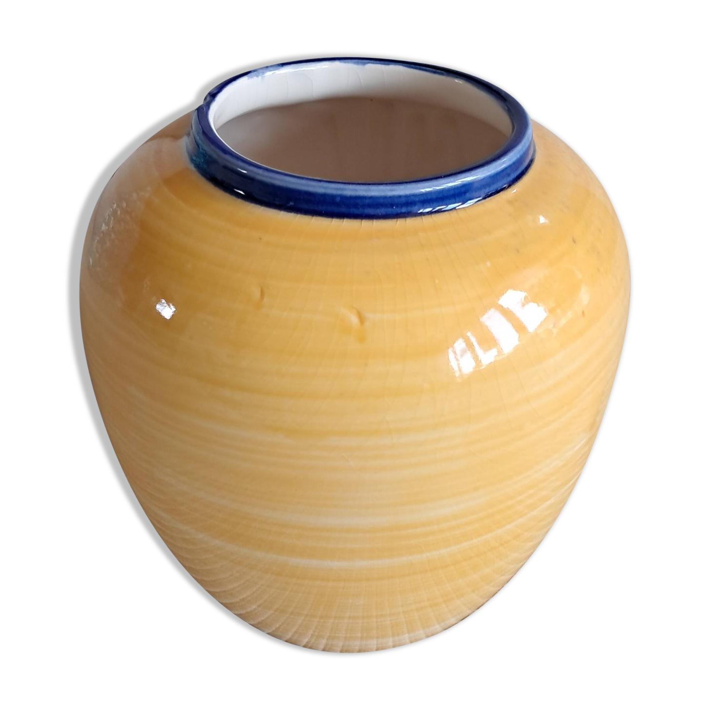 Ceramic vase in a round shape