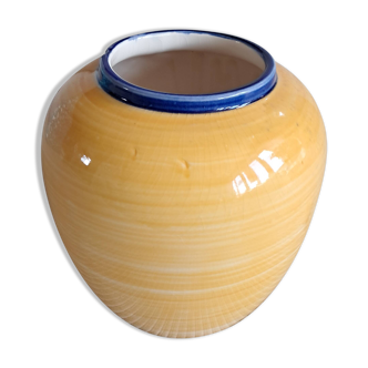 Ceramic vase in a round shape