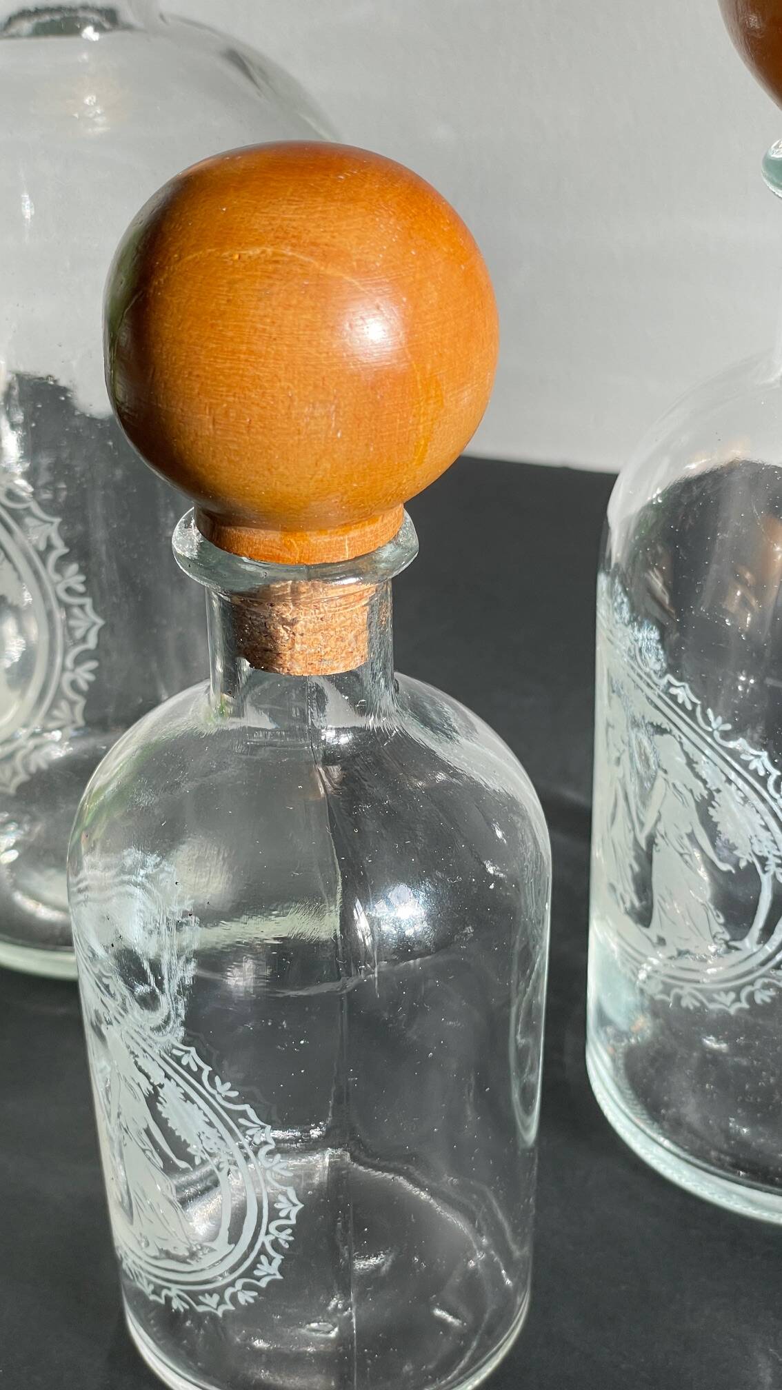 BOUTEILLES Verre Gravé et Bois VINTAGE