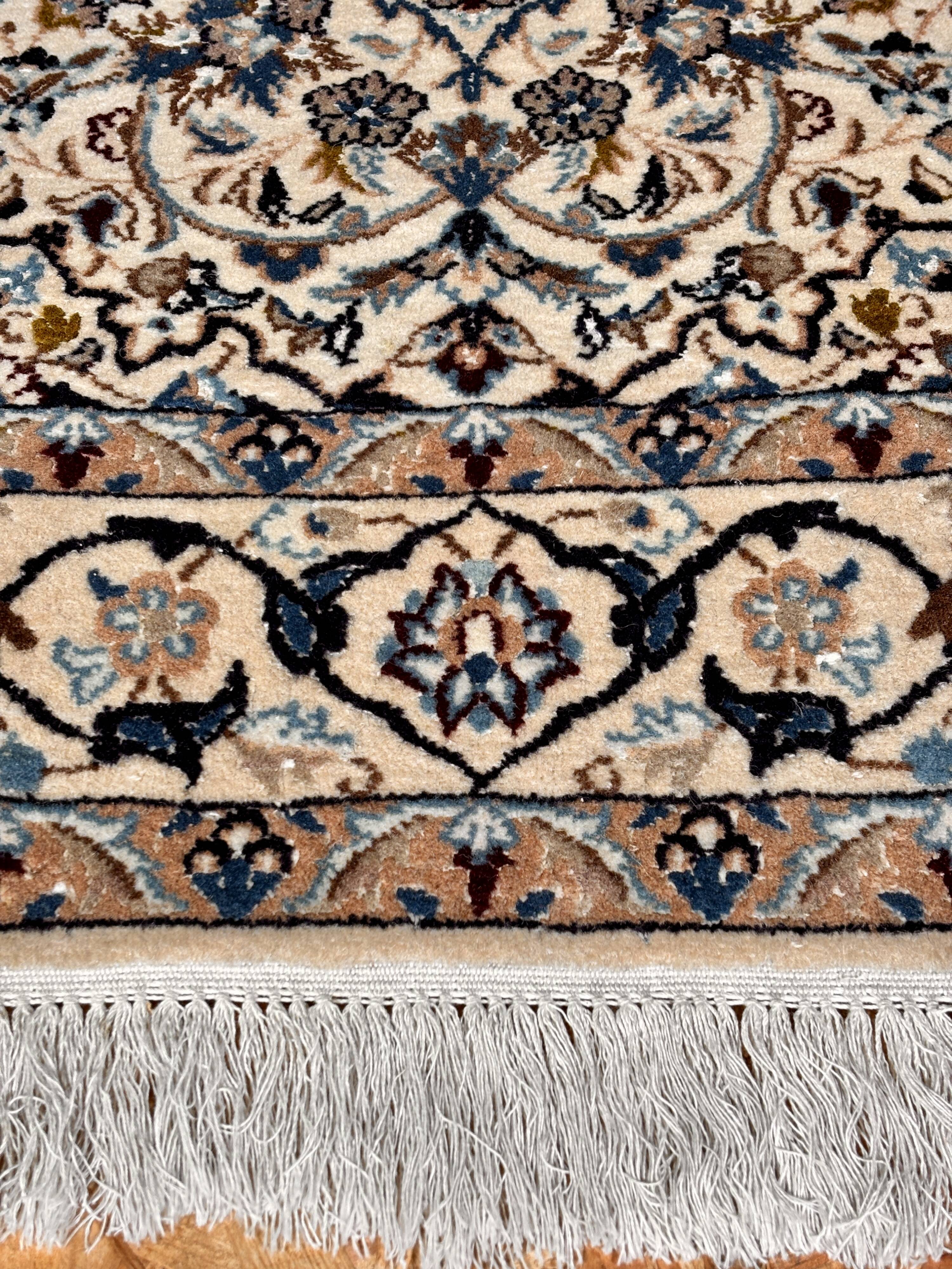 Nain Persian carpet in wool on cotton – 207 x 127 cm