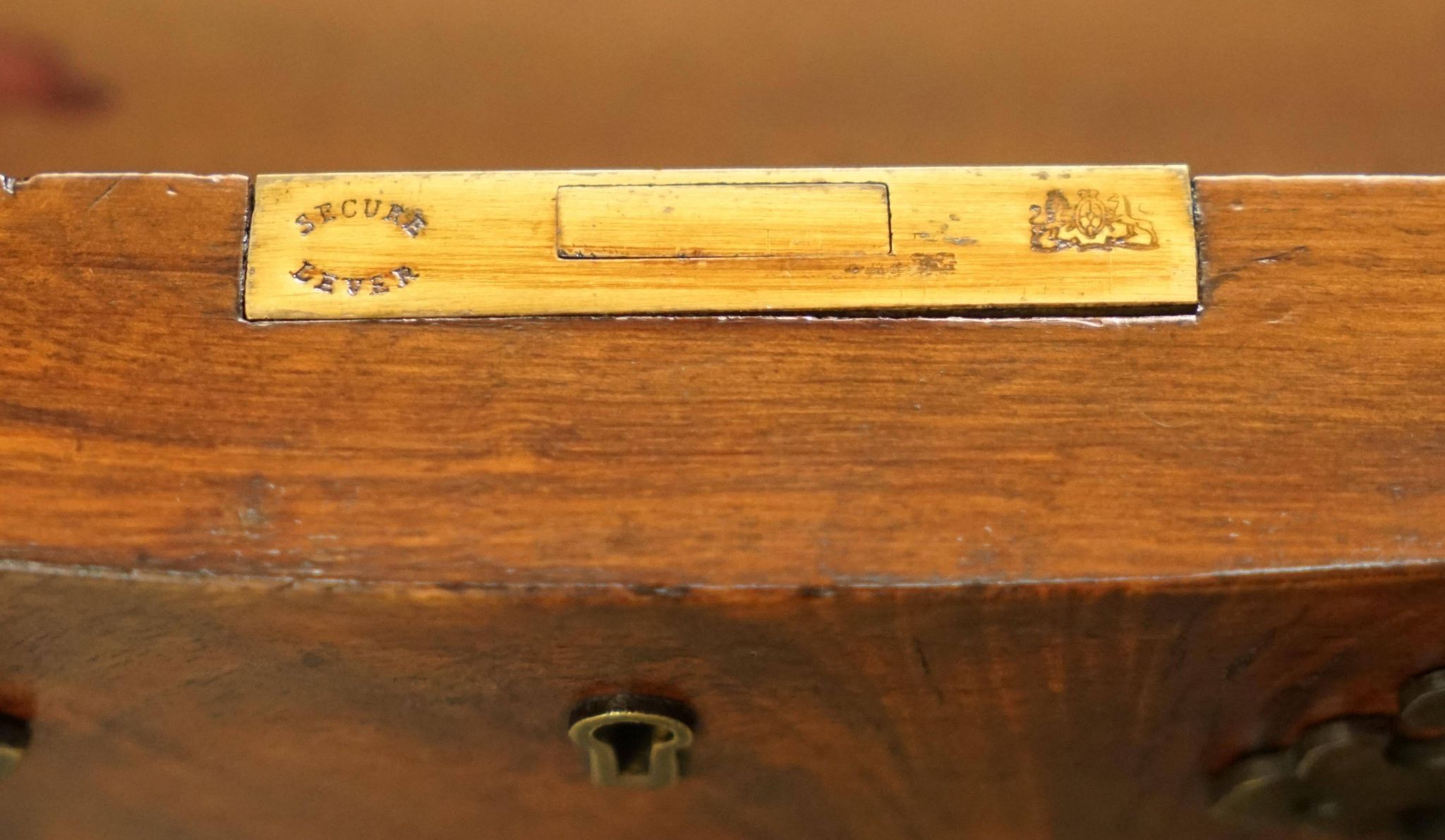 Bureau Demi-Lune en Cuir de Patrick Beakey Dublin circa 1850