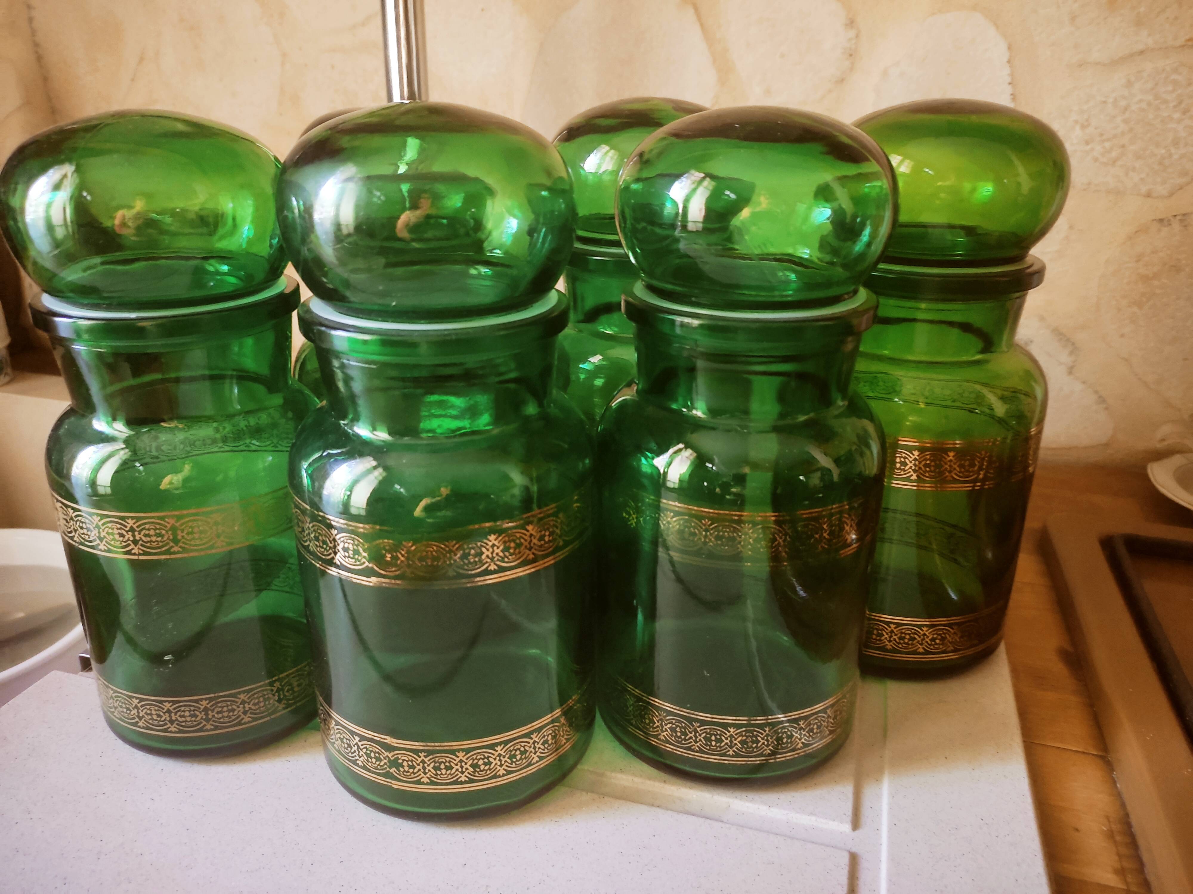 6 vials of apothecary