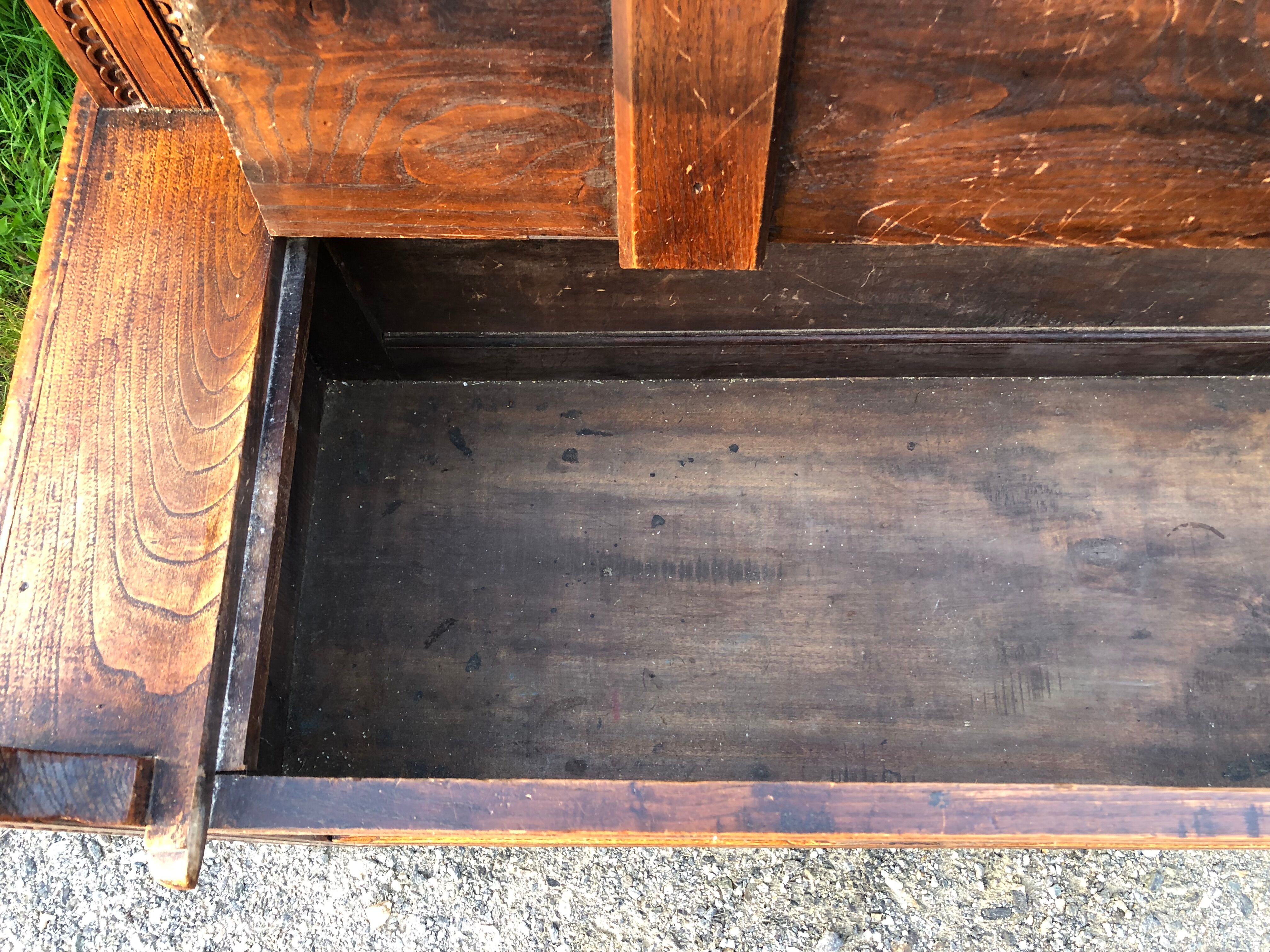 Breton chest bench carved from the early 20th century in solid oak.