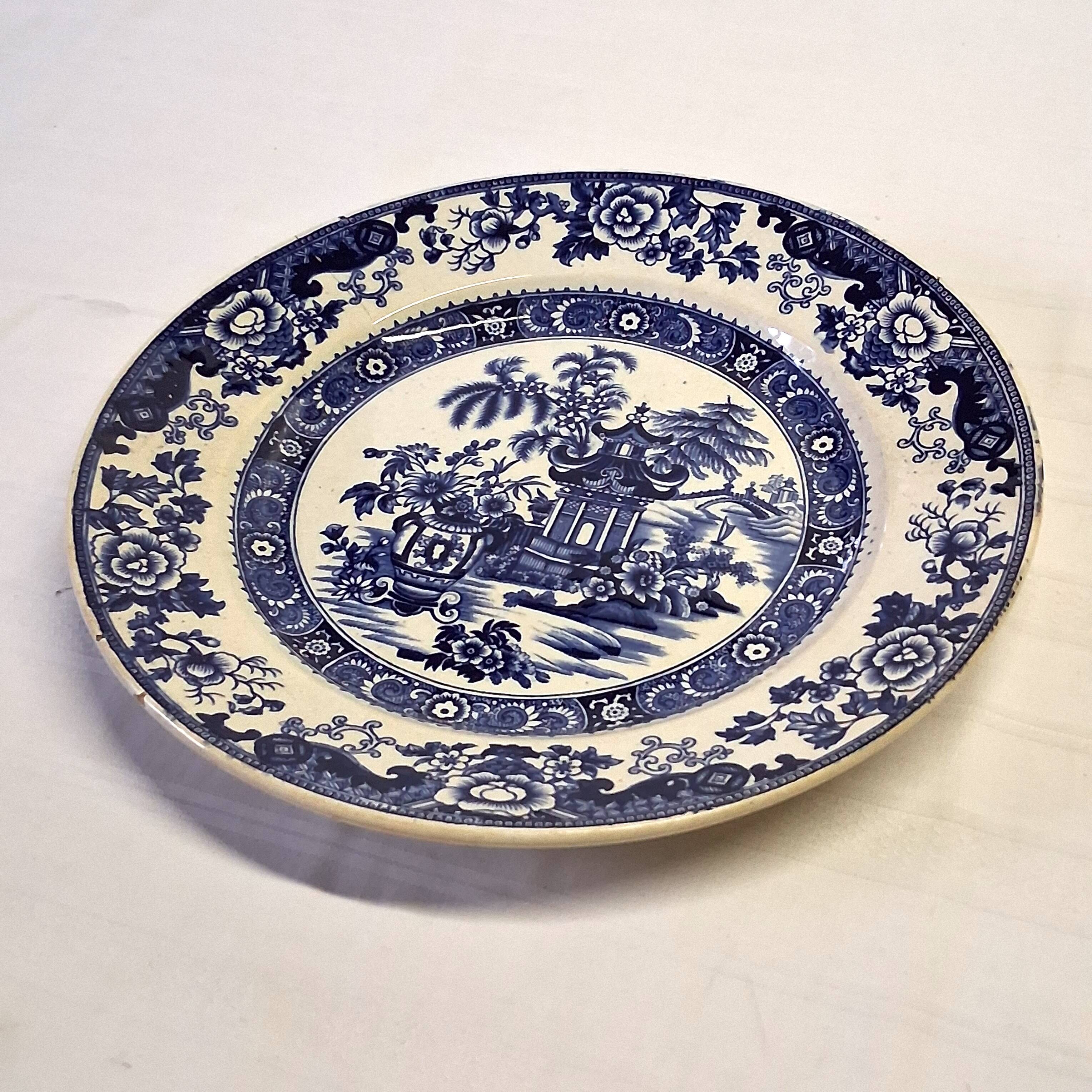 Antique flat plate from Creil and Montereau in good condition