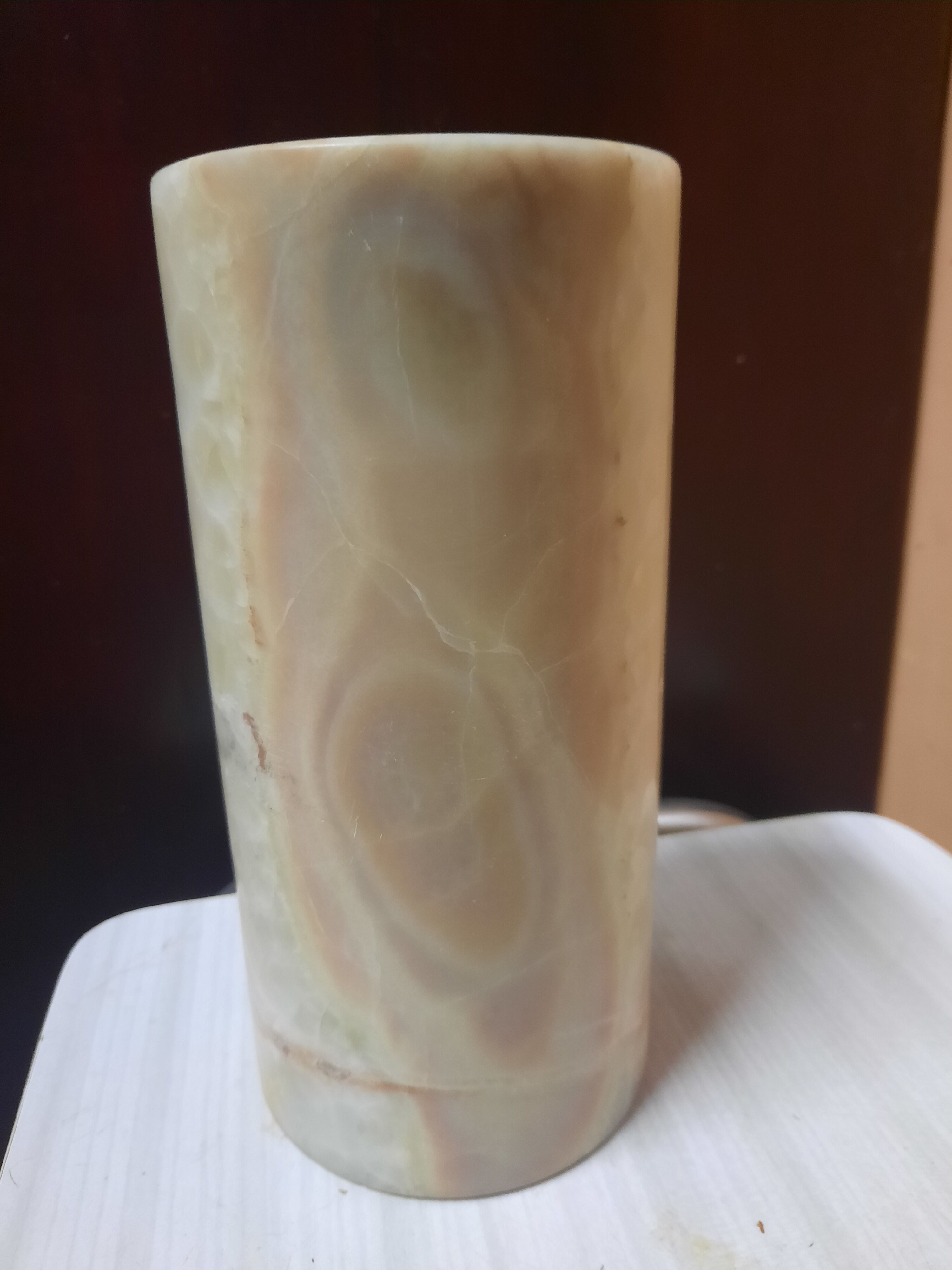 Vase en albatre