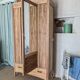 Bonnetière parisienne ancienne avec miroir en bois brut restauré