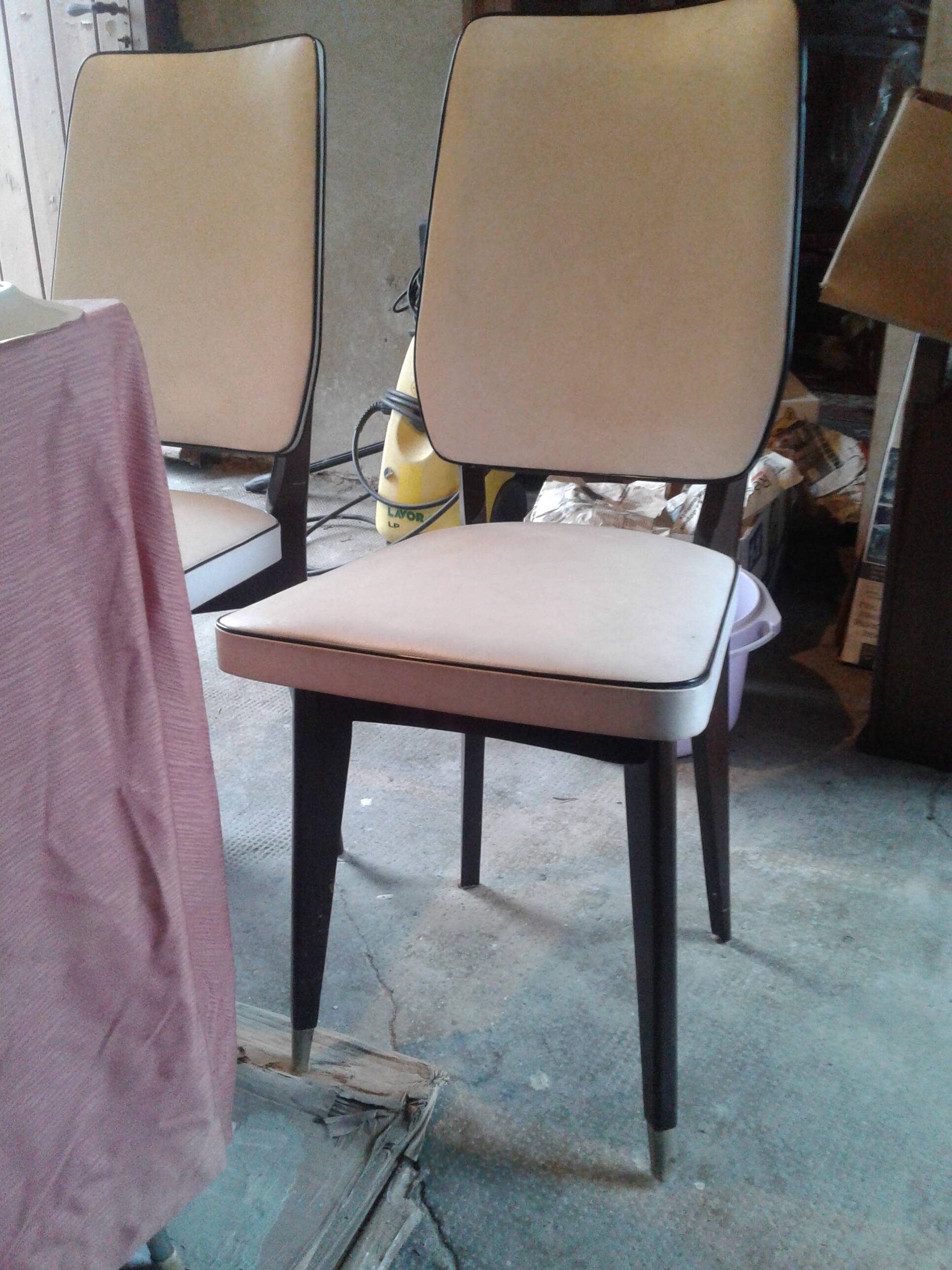 4 vintage chairs in skai