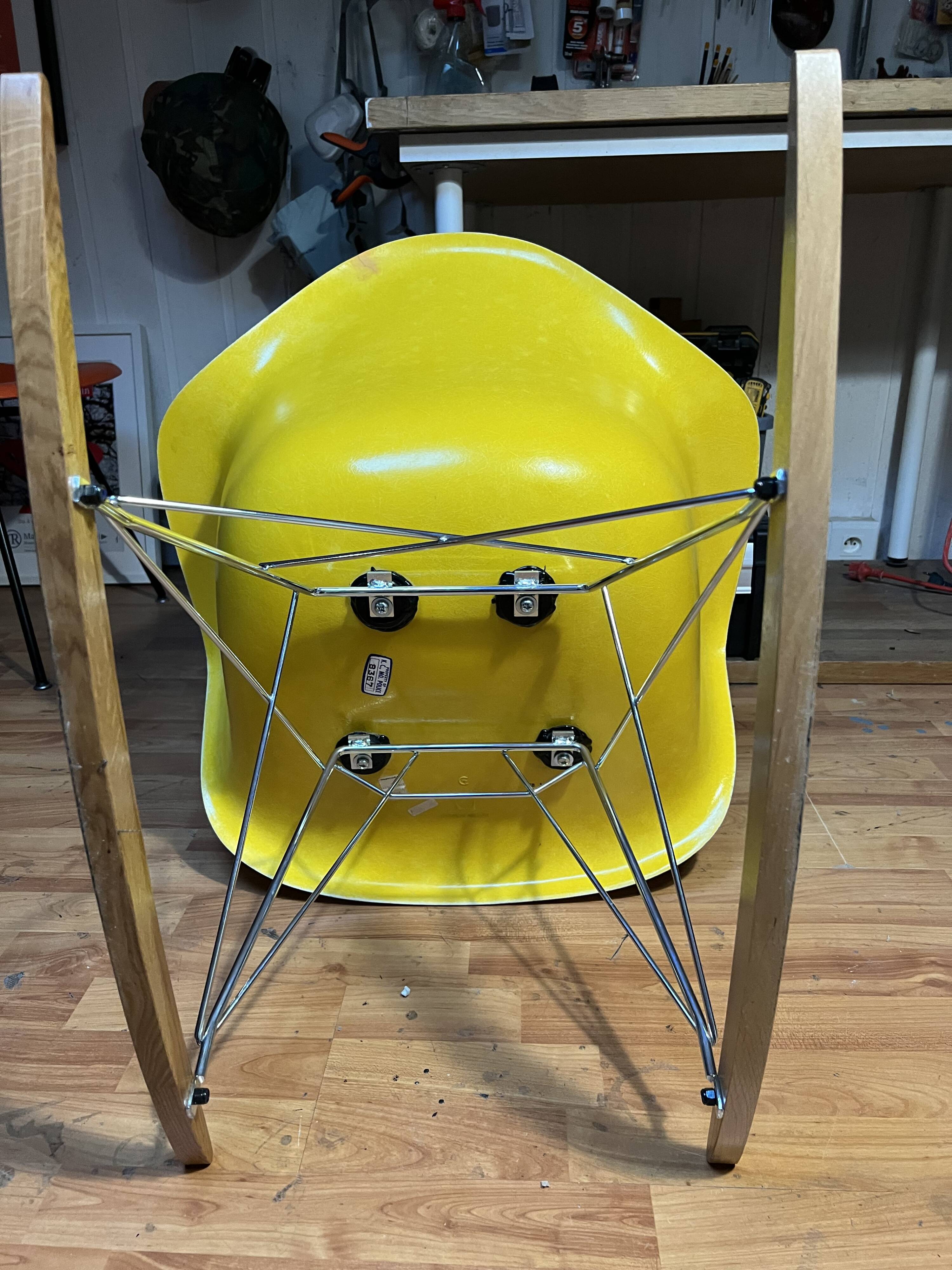 RAR EAMES HERMAN MILLER 1977 US FONT